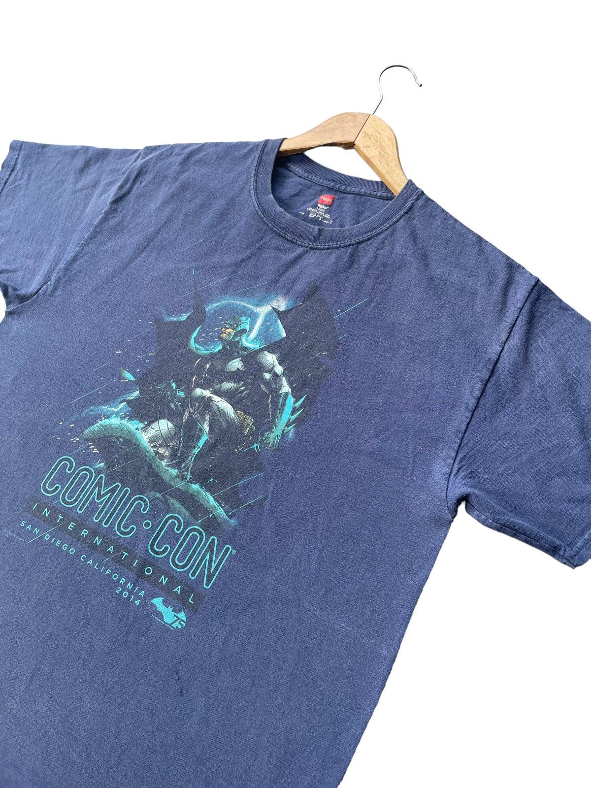 DC Comics Batman 75 years Comic Con Tshirt Size US M / EU 48-50 / 2 - 2 Thumbnail