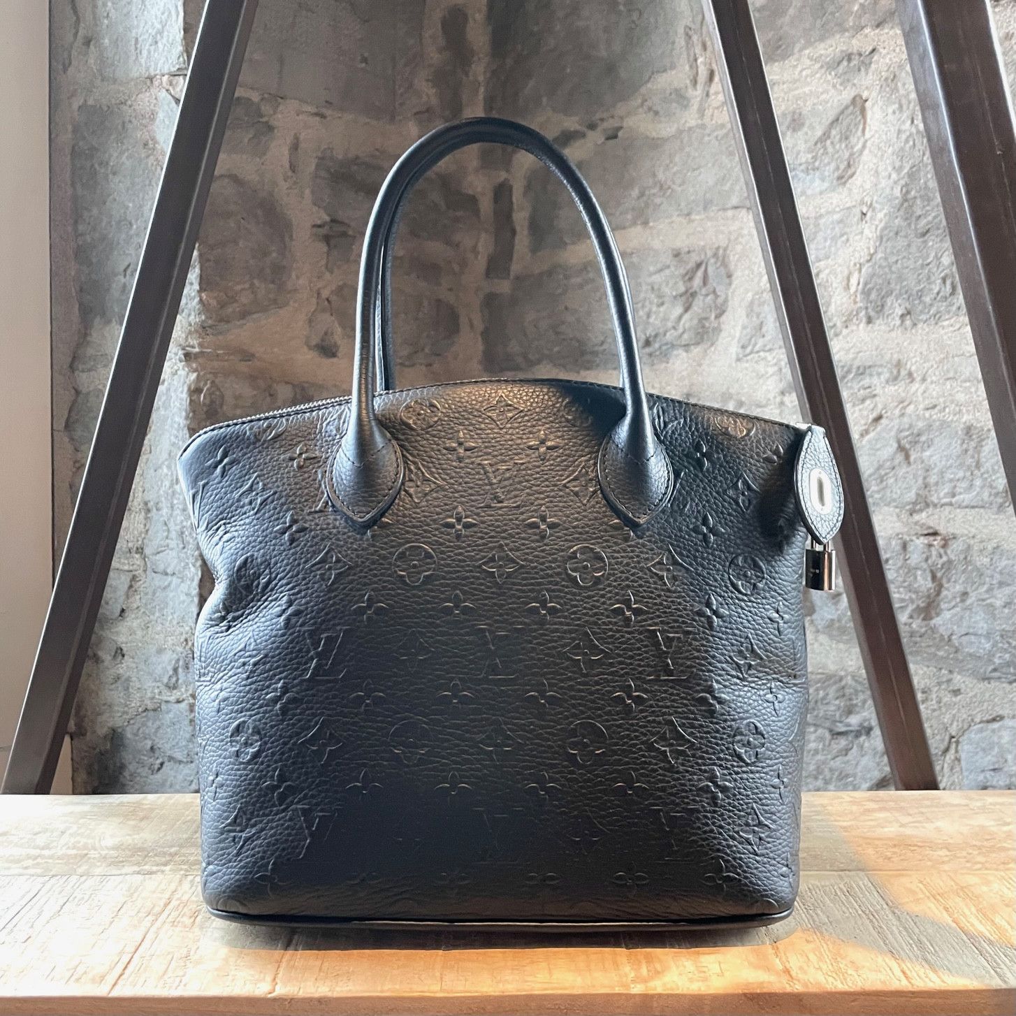 Louis Vuitton Louis Vuitton Black Monogram Revelation Lockit Handbag Size ONE SIZE - 7 Thumbnail