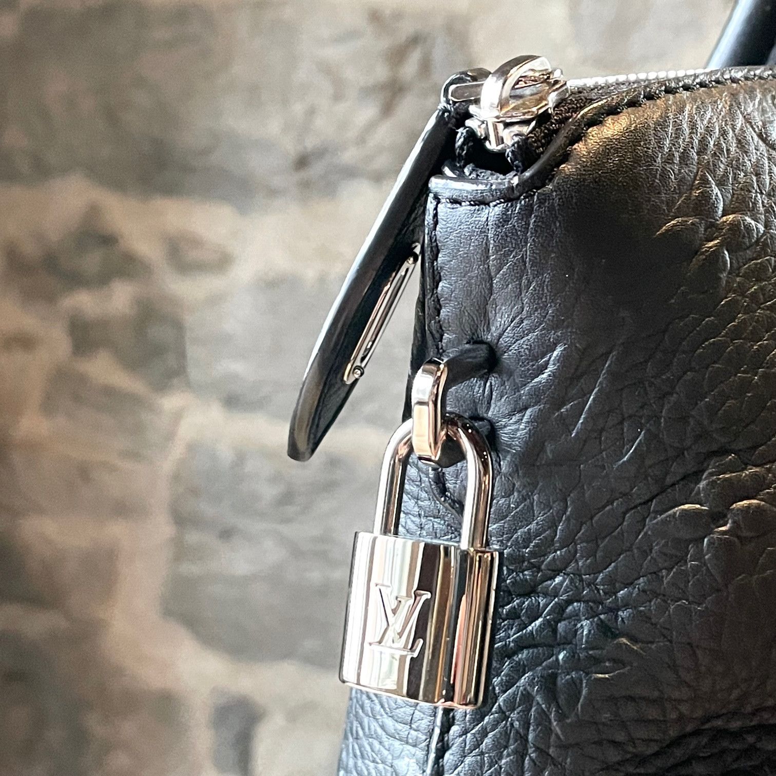 Louis Vuitton Louis Vuitton Black Monogram Revelation Lockit Handbag Size ONE SIZE - 4 Thumbnail
