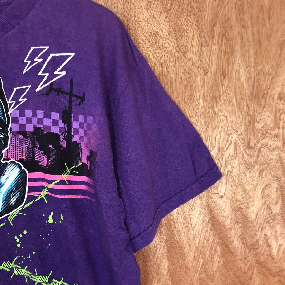 Vintage DL Hybrid graffiti hip hop rapper Purple Tshirt #1682 Size US L / EU 52-54 / 3 - 4 Thumbnail