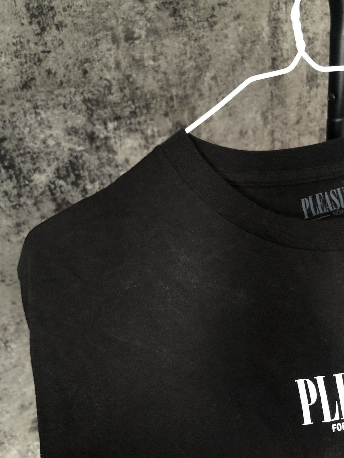 Pleasures PLEASURES LOGO TEE Size US M / EU 48-50 / 2 - 3 Thumbnail
