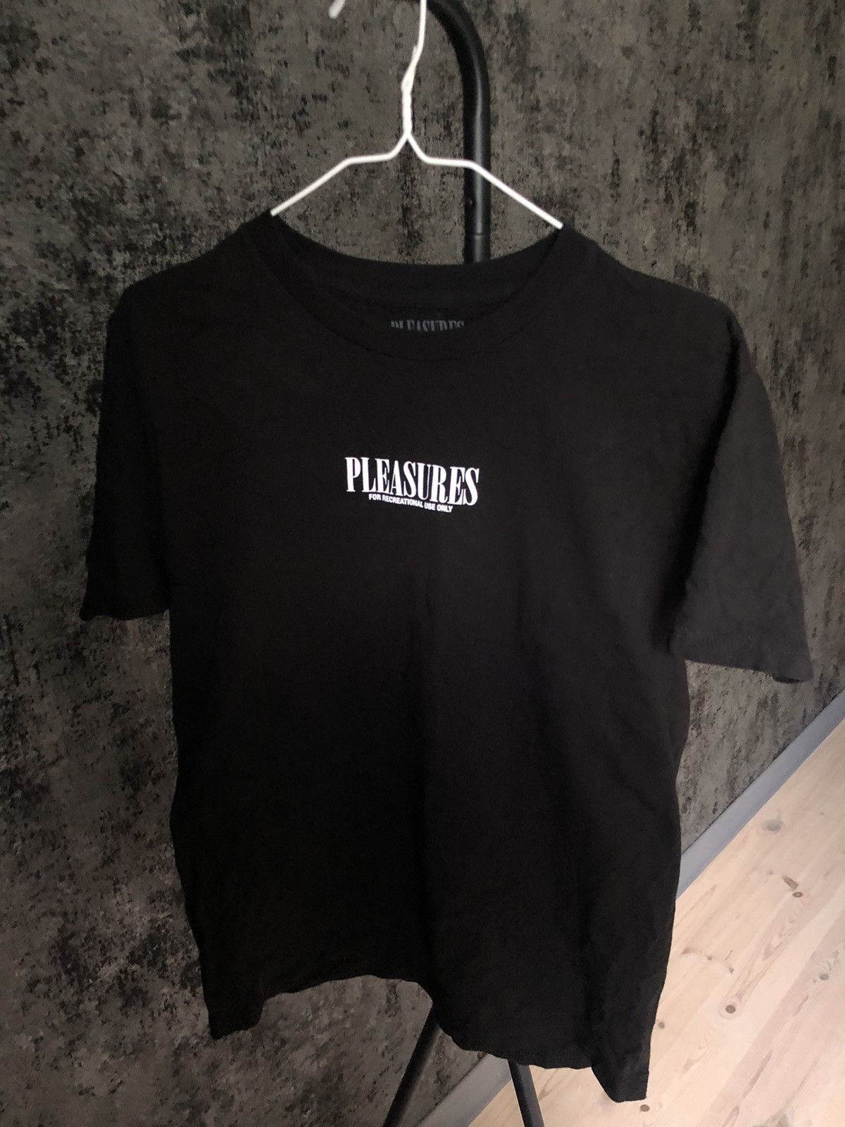 Pleasures PLEASURES LOGO TEE Size US M / EU 48-50 / 2 - 2 Thumbnail