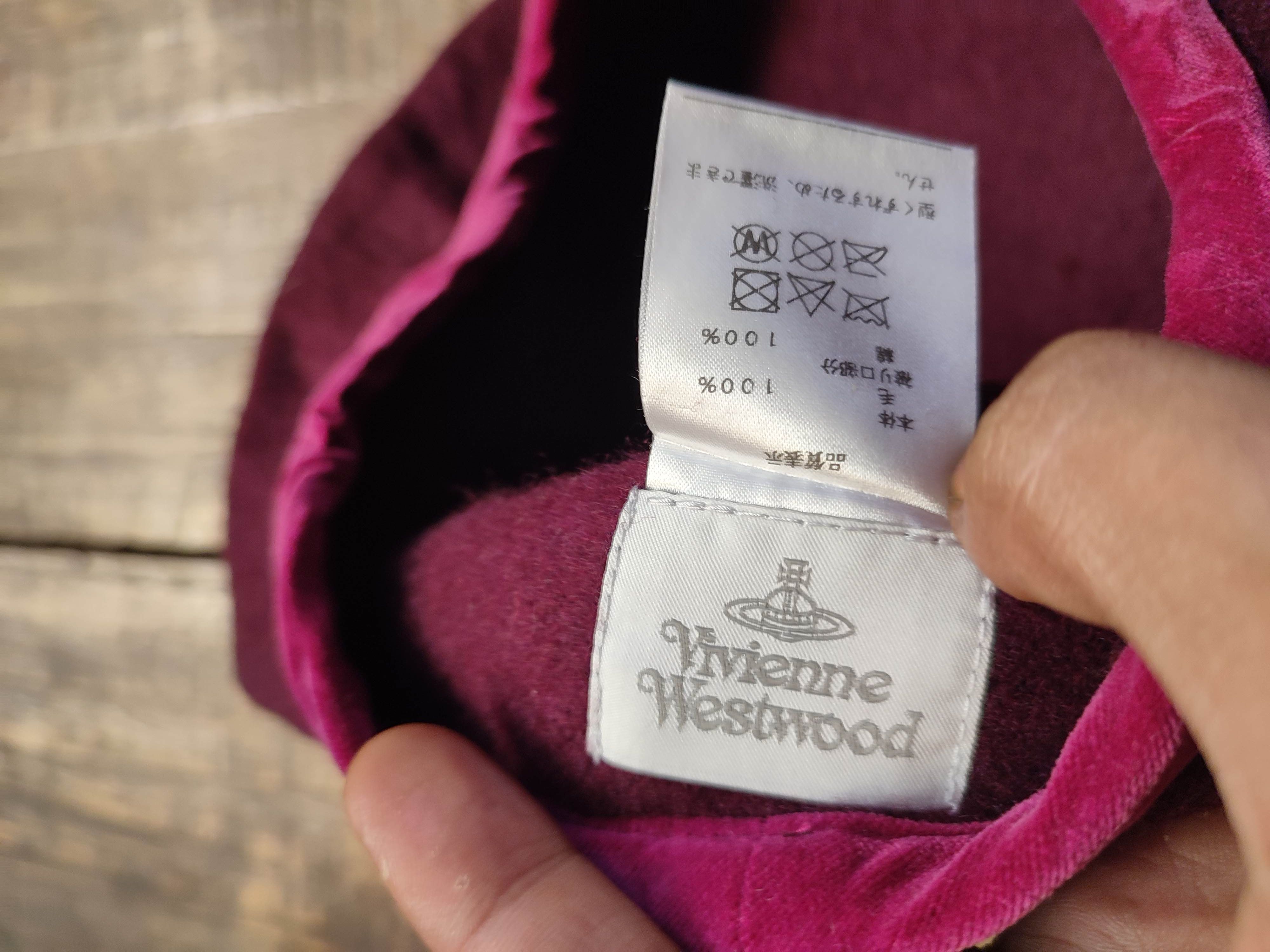 Vivienne Westwood Rare VW Beautifull Art Cartoon Orb Logo Barret wool Hats Size ONE SIZE - 5 Thumbnail