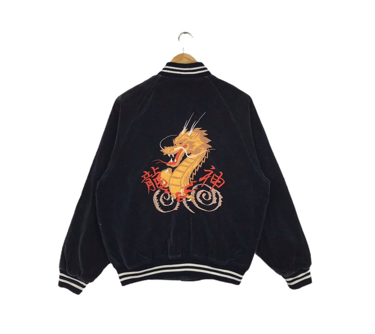 Vintage Vintage Japanese TraditionalSukajan DragonRyu Velvet Jacket Size US L / EU 52-54 / 3 - 5 Thumbnail