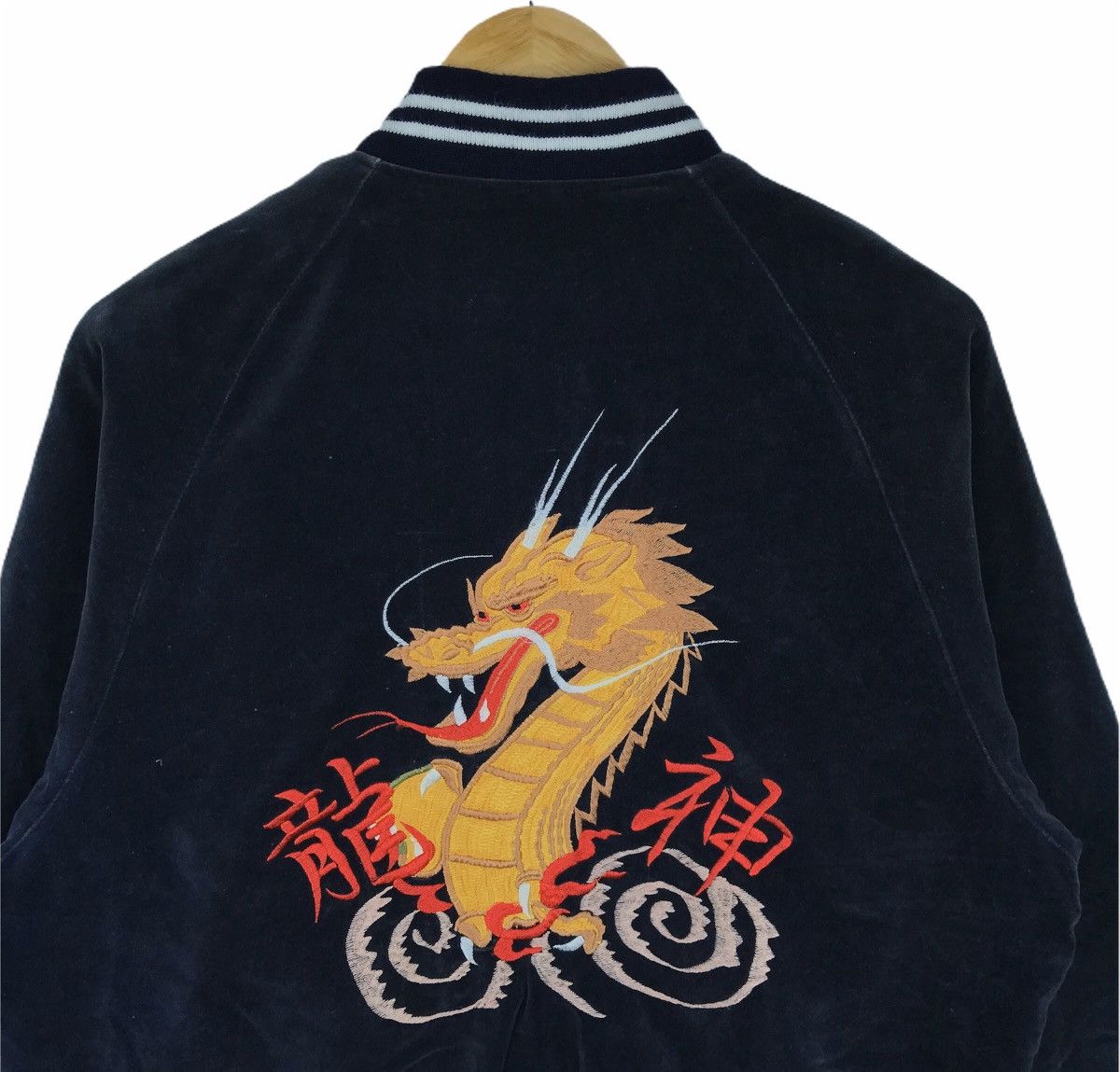 Vintage Vintage Japanese TraditionalSukajan DragonRyu Velvet Jacket Size US L / EU 52-54 / 3 - 6 Thumbnail