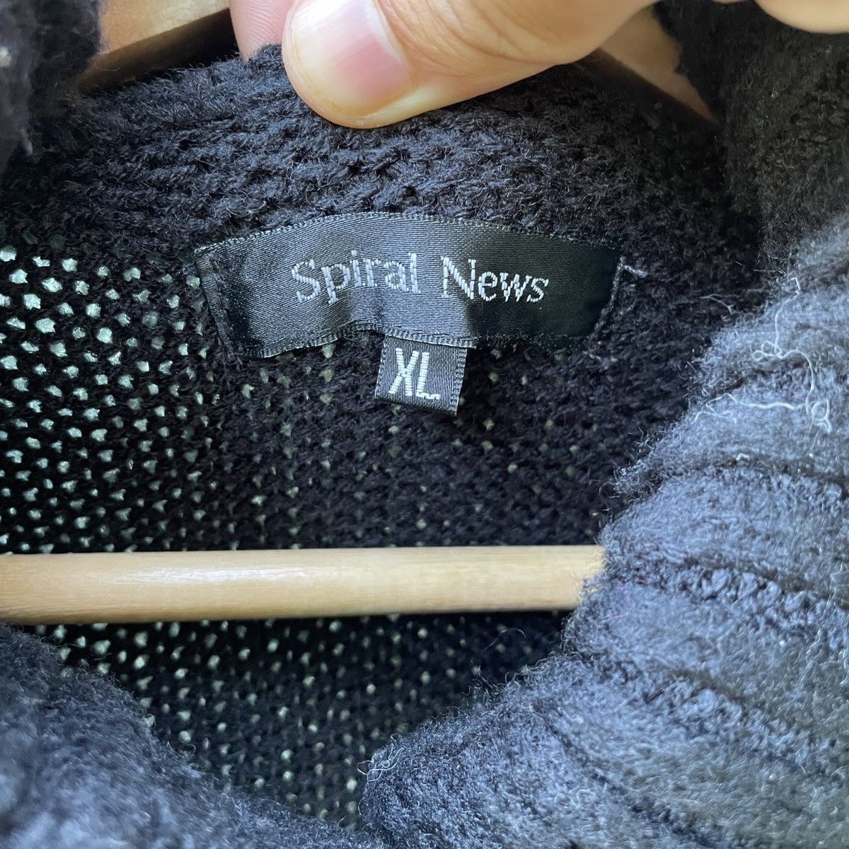 Aran Isles Knitwear Vintage Japanese Brand Button Ups Black Cardigan Knitwear Size US S / EU 44-46 / 1 - 6 Thumbnail
