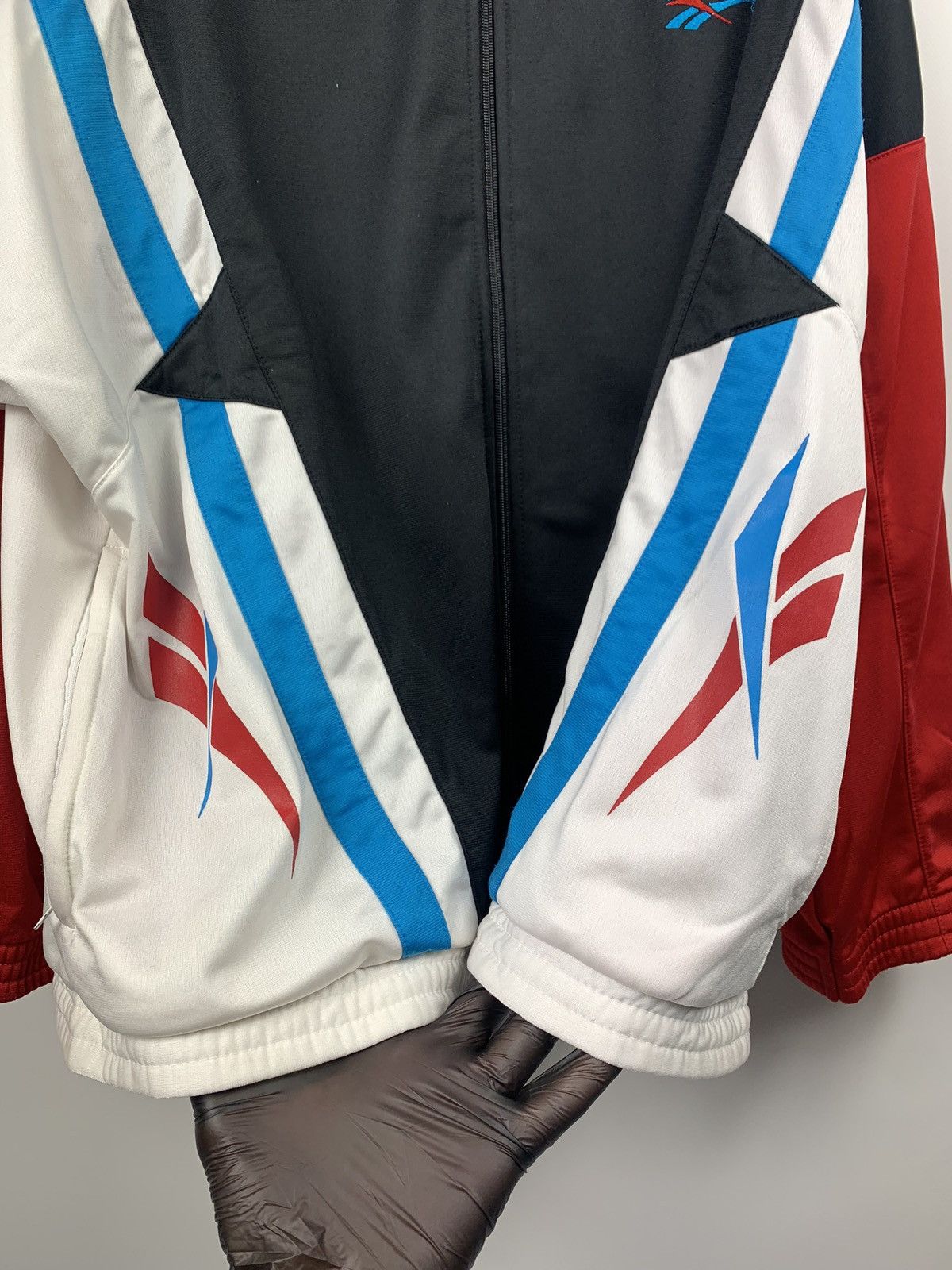 Reebok VTG Reebok men’s full zip track top jacket size L Size US L / EU 52-54 / 3 - 7 Thumbnail