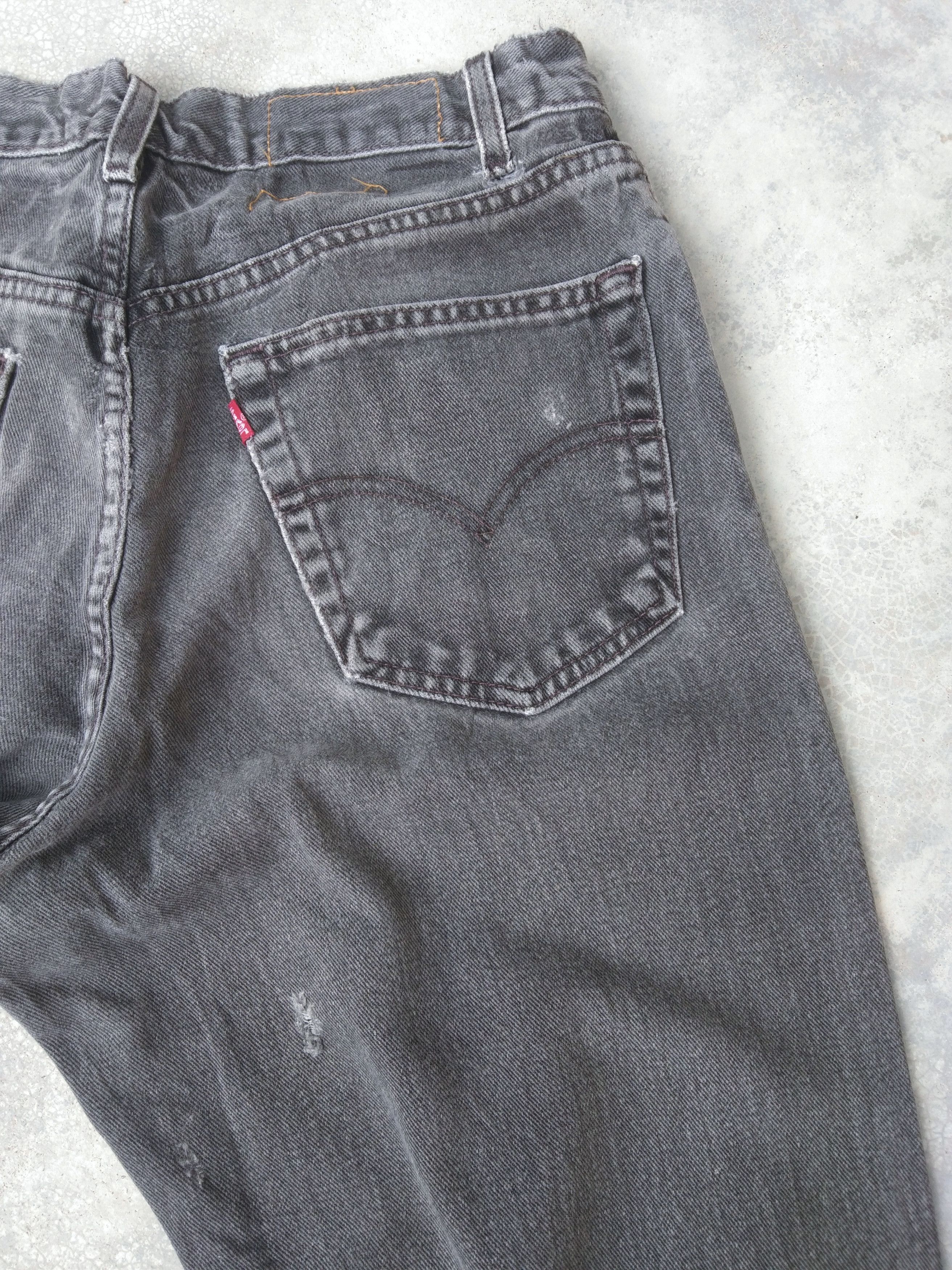 Levi's Vintage Levi's Jeans Grey Distressed Denim 31x29 Size US 31 - 4 Thumbnail