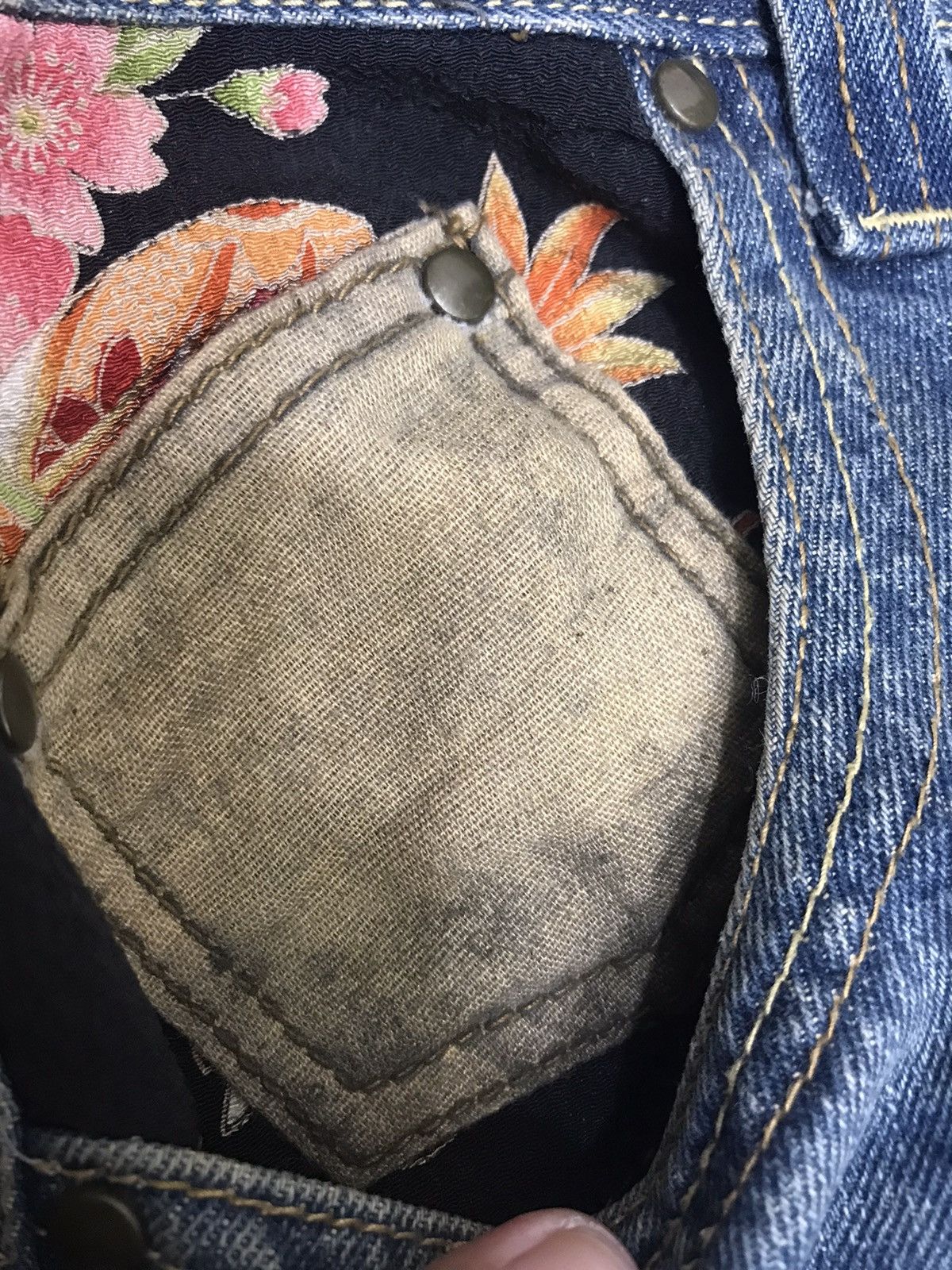 Japanese Brand Dominate Floral Distressed Jeans Size US 33 - 11 Thumbnail