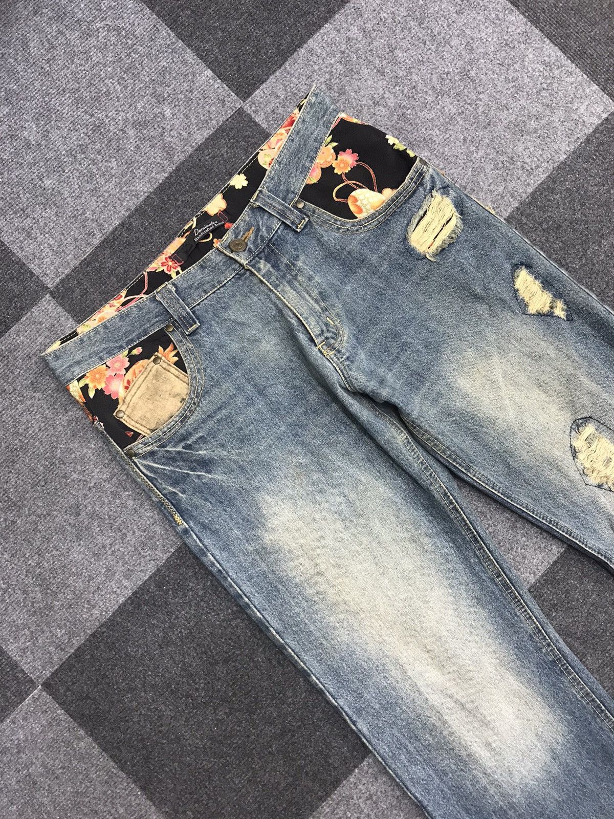 Dominate Floral Distressed Jeans