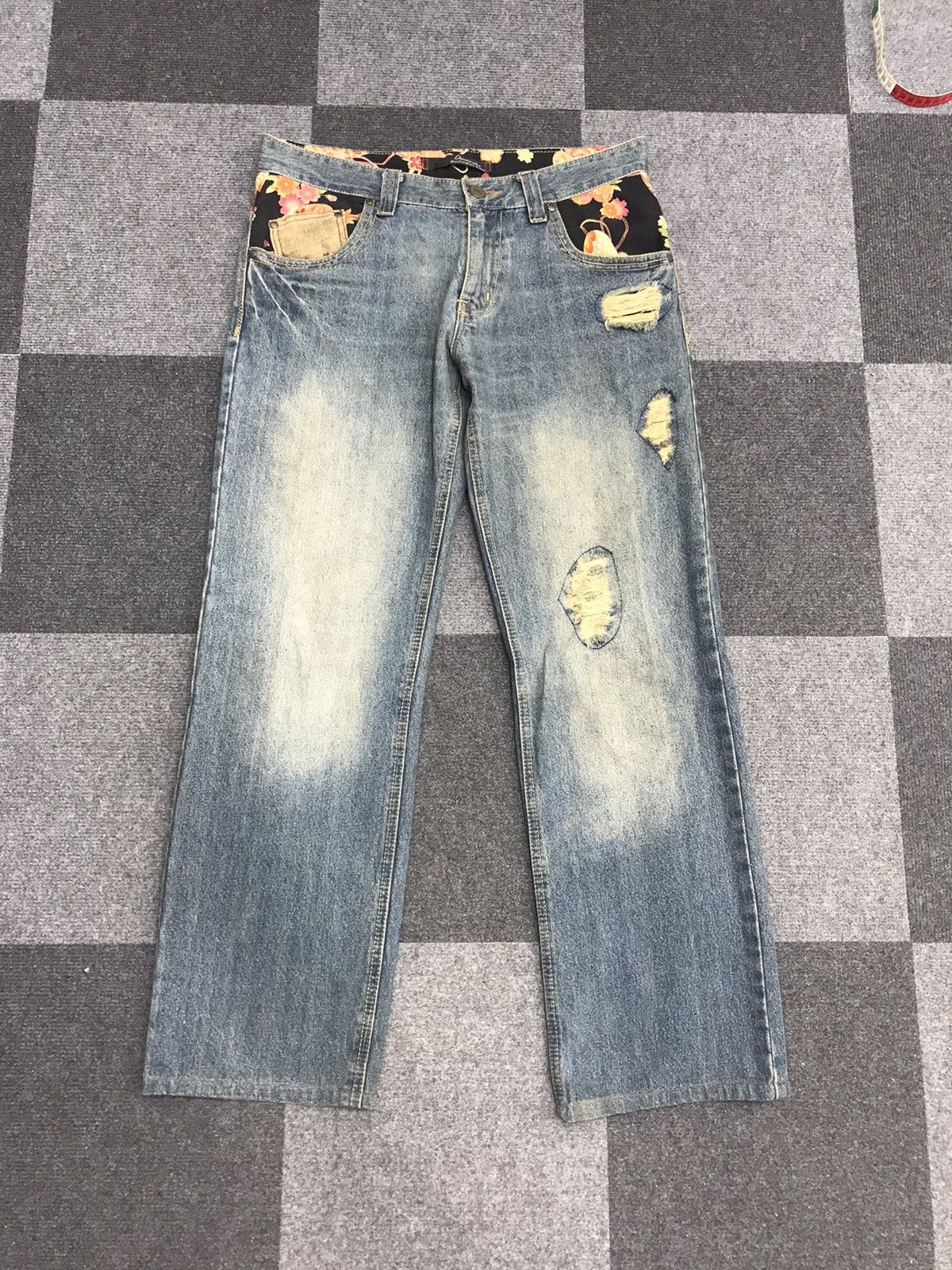 Dominate Floral Distressed Jeans
