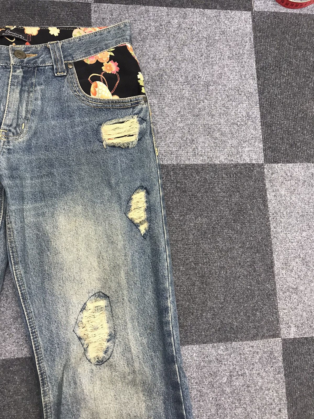 Dominate Floral Distressed Jeans