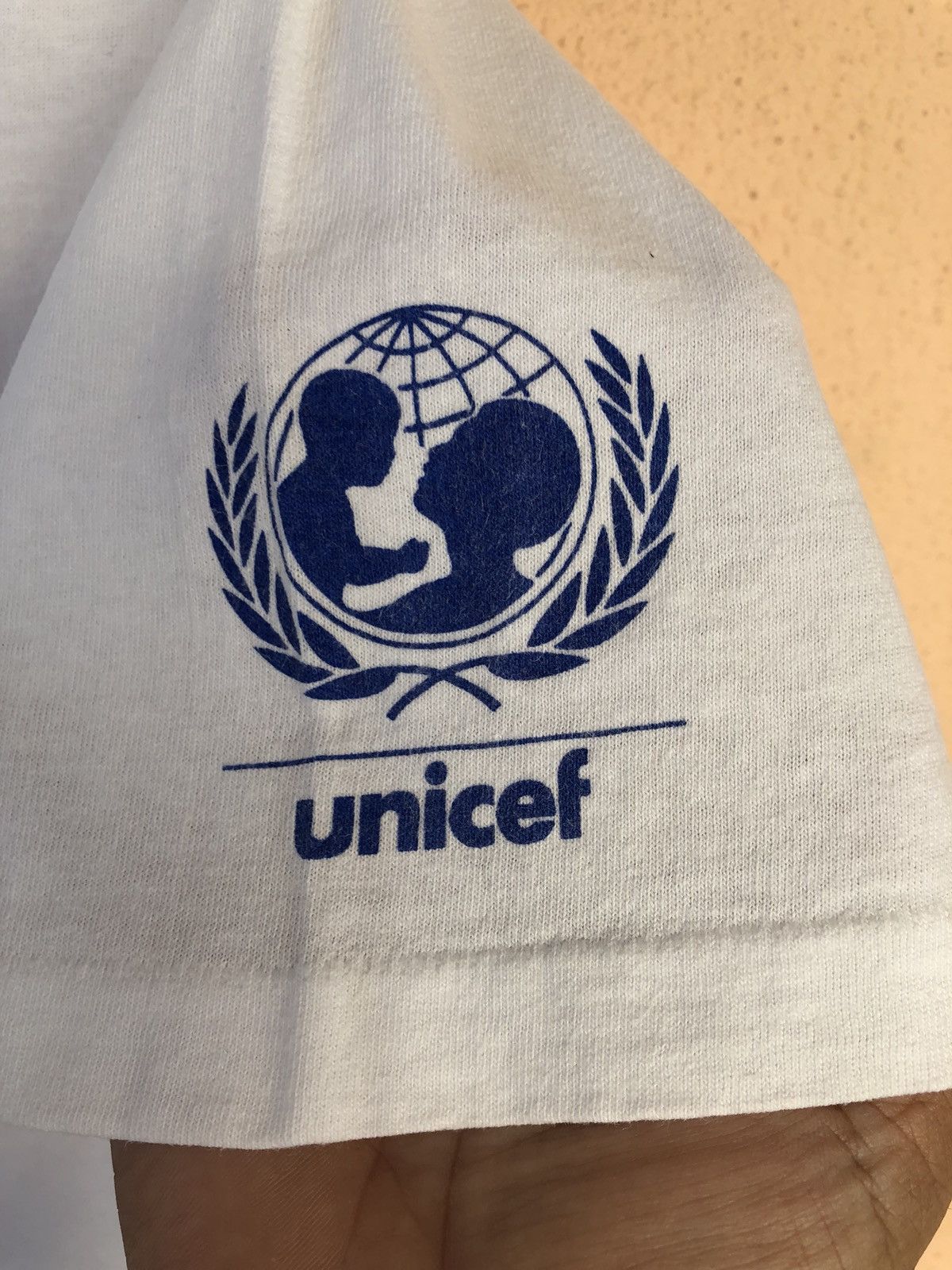 Vintage Vintage 90s UNICEF Souviner Rare T Shirt Size US M / EU 48-50 / 2 - 7 Thumbnail