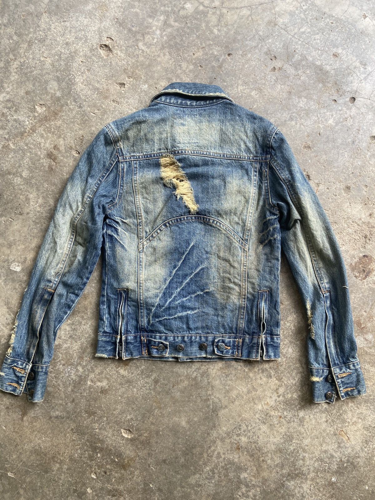 Vintage Vintage Button Up Distressed Denim Trucker Jacket Size M / US 6-8 / IT 42-44 - 2 Thumbnail