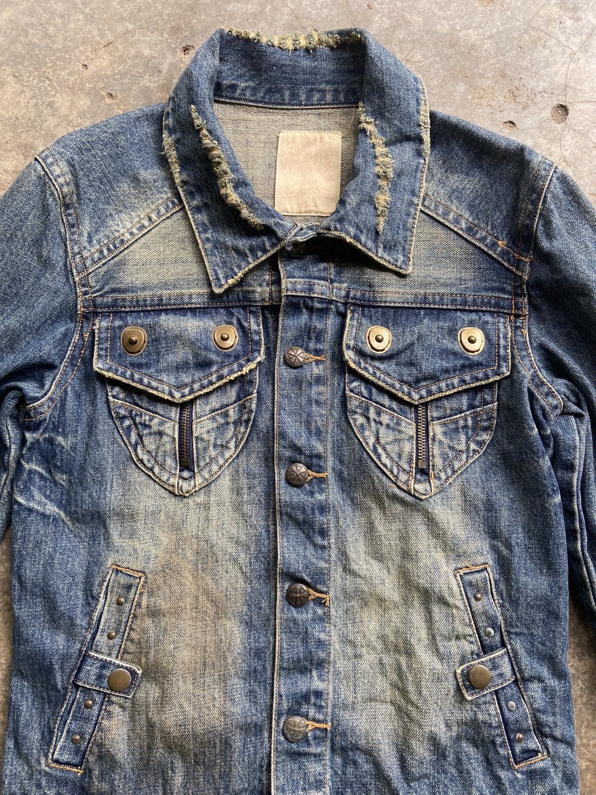 Vintage Vintage Button Up Distressed Denim Trucker Jacket Size M / US 6-8 / IT 42-44 - 5 Thumbnail