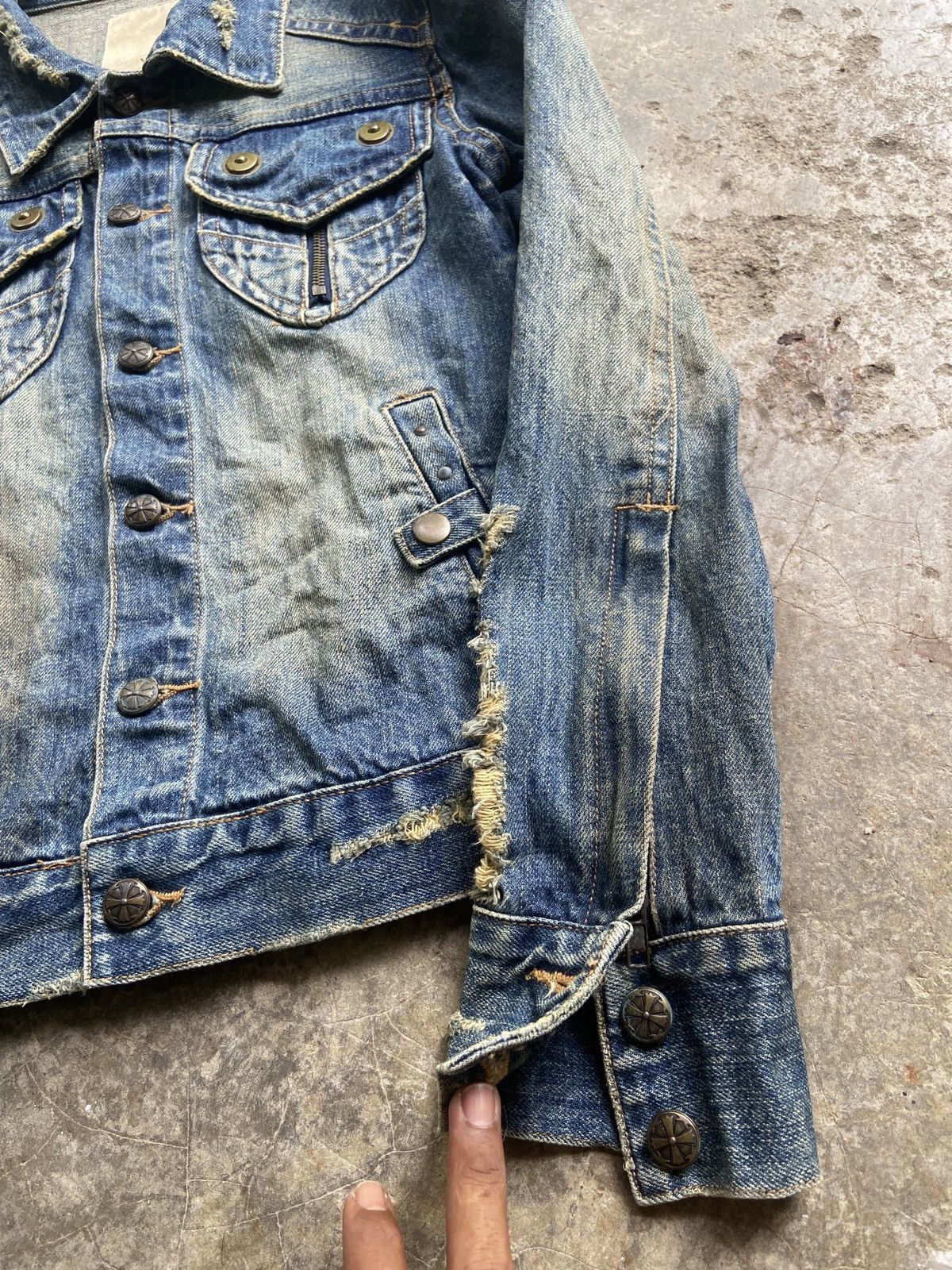 Vintage Vintage Button Up Distressed Denim Trucker Jacket Size M / US 6-8 / IT 42-44 - 7 Thumbnail