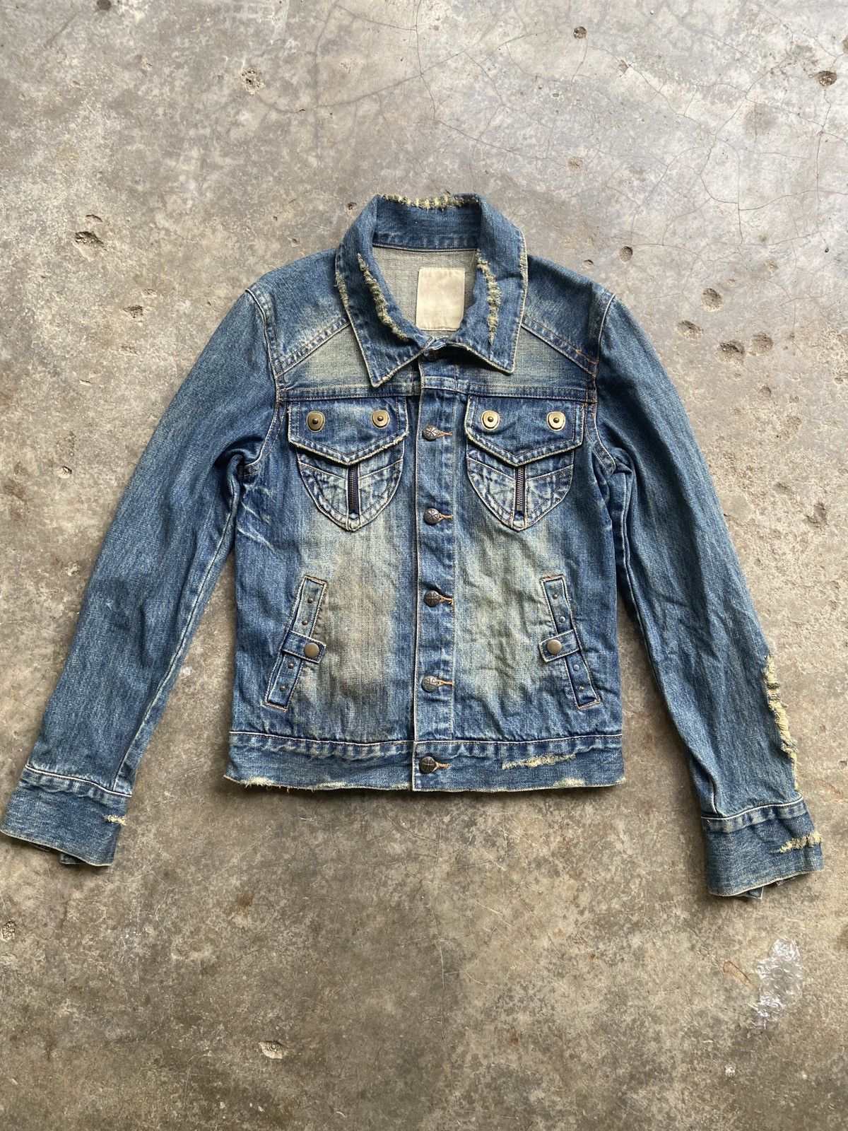 Vintage Vintage Button Up Distressed Denim Trucker Jacket Size M / US 6-8 / IT 42-44 - 1 Thumbnail