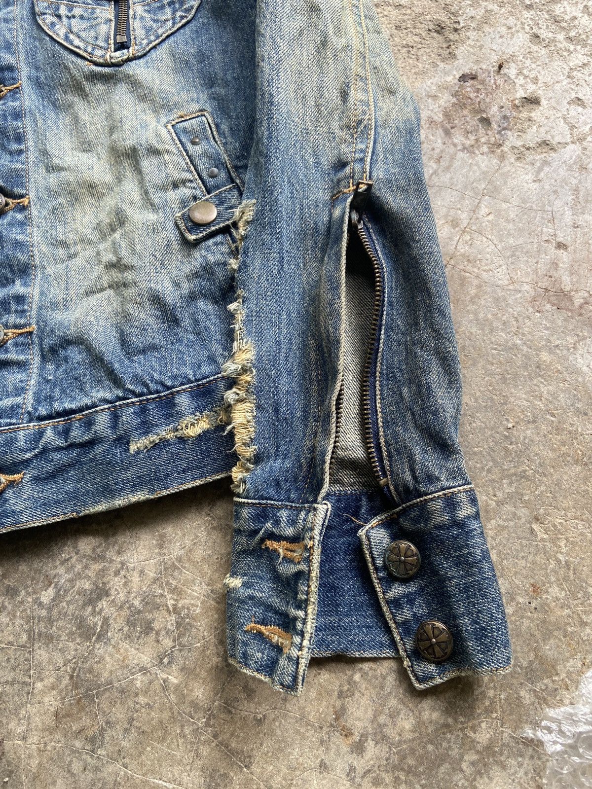 Vintage Vintage Button Up Distressed Denim Trucker Jacket Size M / US 6-8 / IT 42-44 - 6 Thumbnail