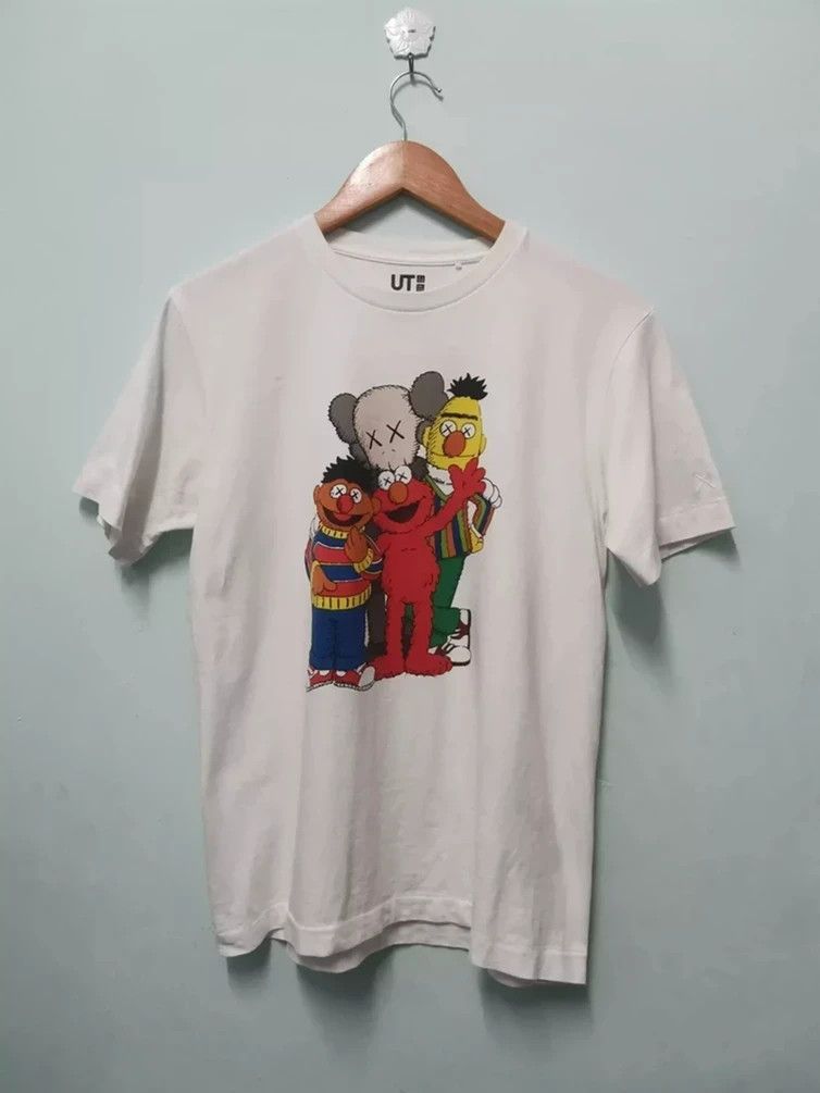 Designer × Japanese Brand × Kaws Kaws x Sesame Street Family Tee OriginalFake Japan Designer Size US M / EU 48-50 / 2 - 2 Thumbnail