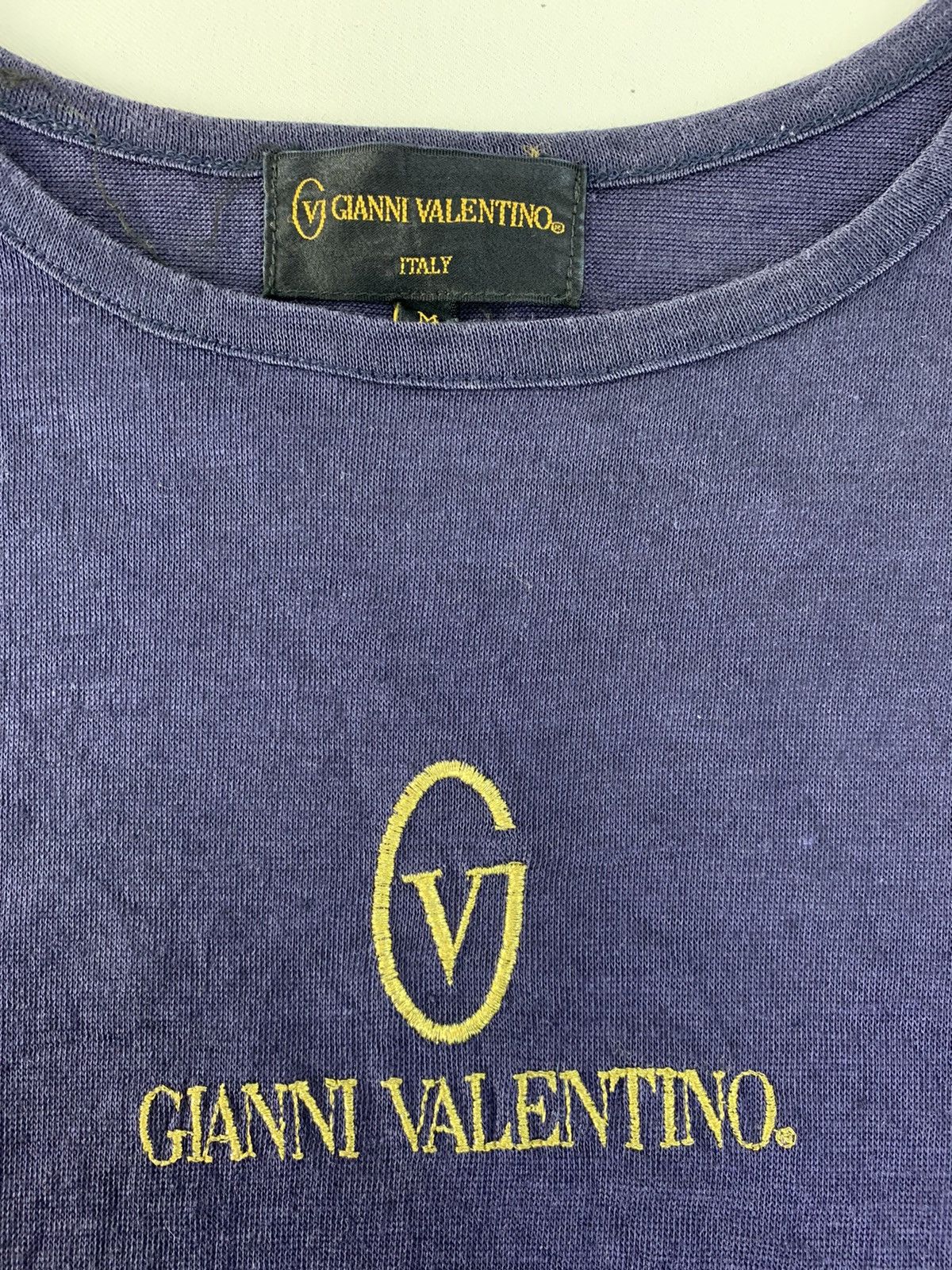 Gianni Valentino 90s Gianni Valentino Italy Embroidery Logo Plain Tee Size US M / EU 48-50 / 2 - 4 Thumbnail