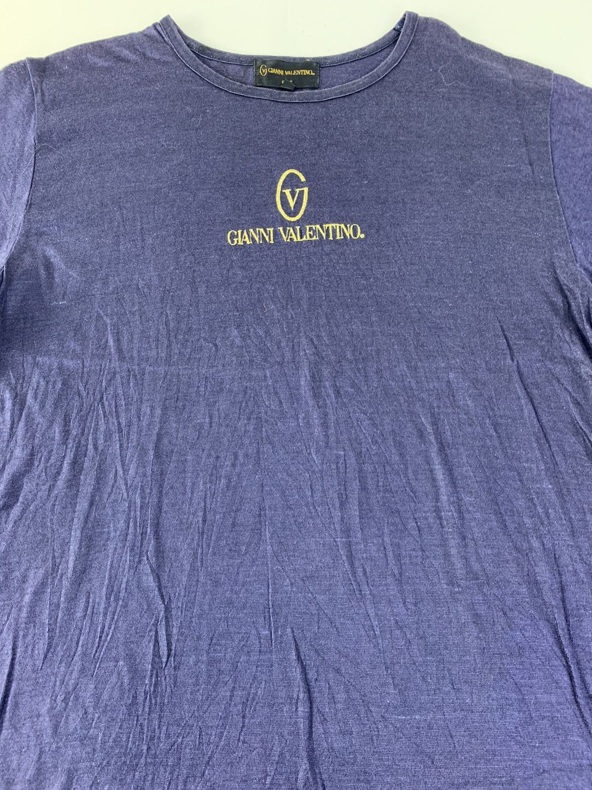 Gianni Valentino 90s Gianni Valentino Italy Embroidery Logo Plain Tee Size US M / EU 48-50 / 2 - 3 Thumbnail