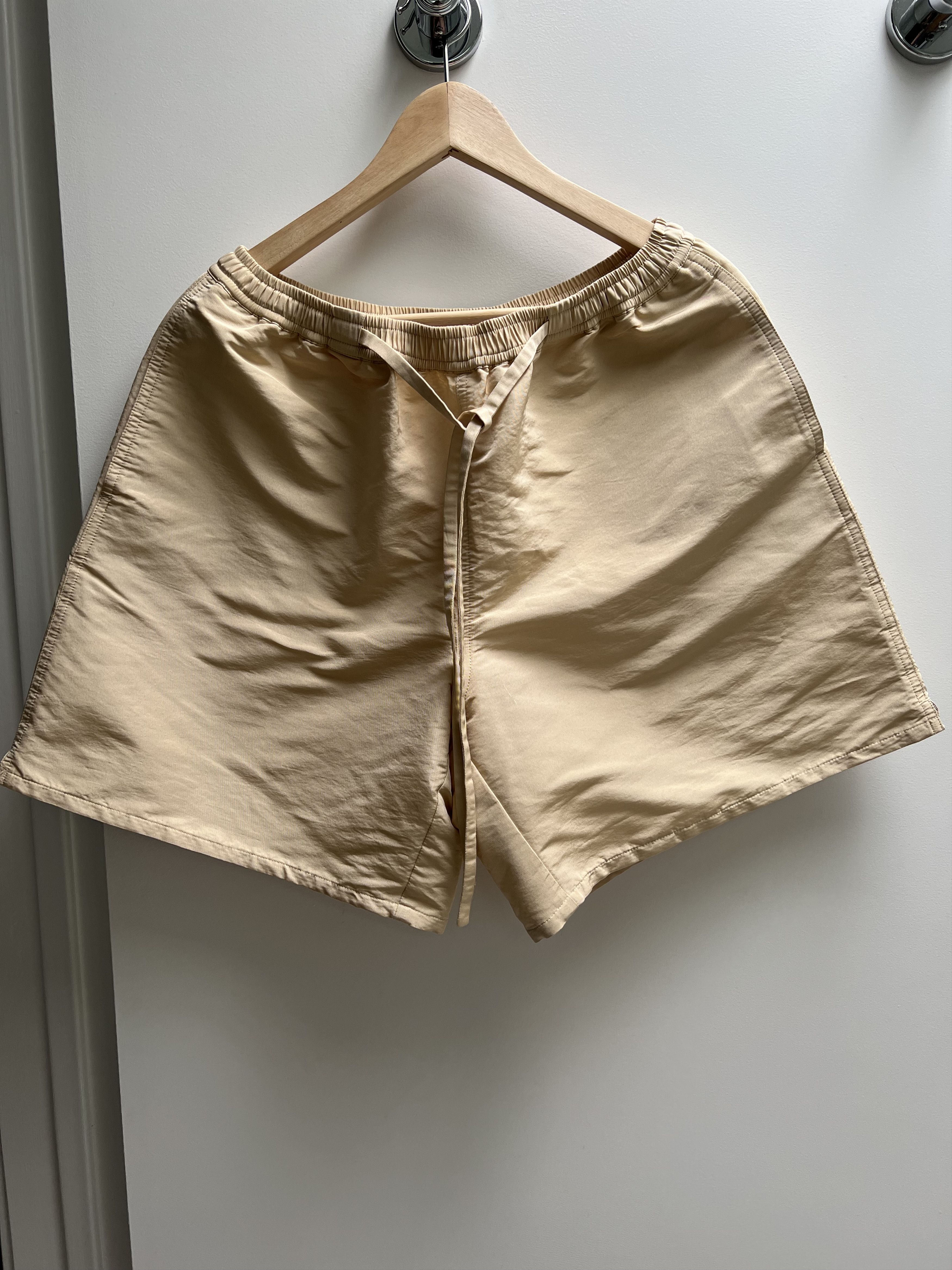 Acne Studios Taffeta Shorts Sand Beige. Size M. Size US 32 / EU 48 - 1 Thumbnail