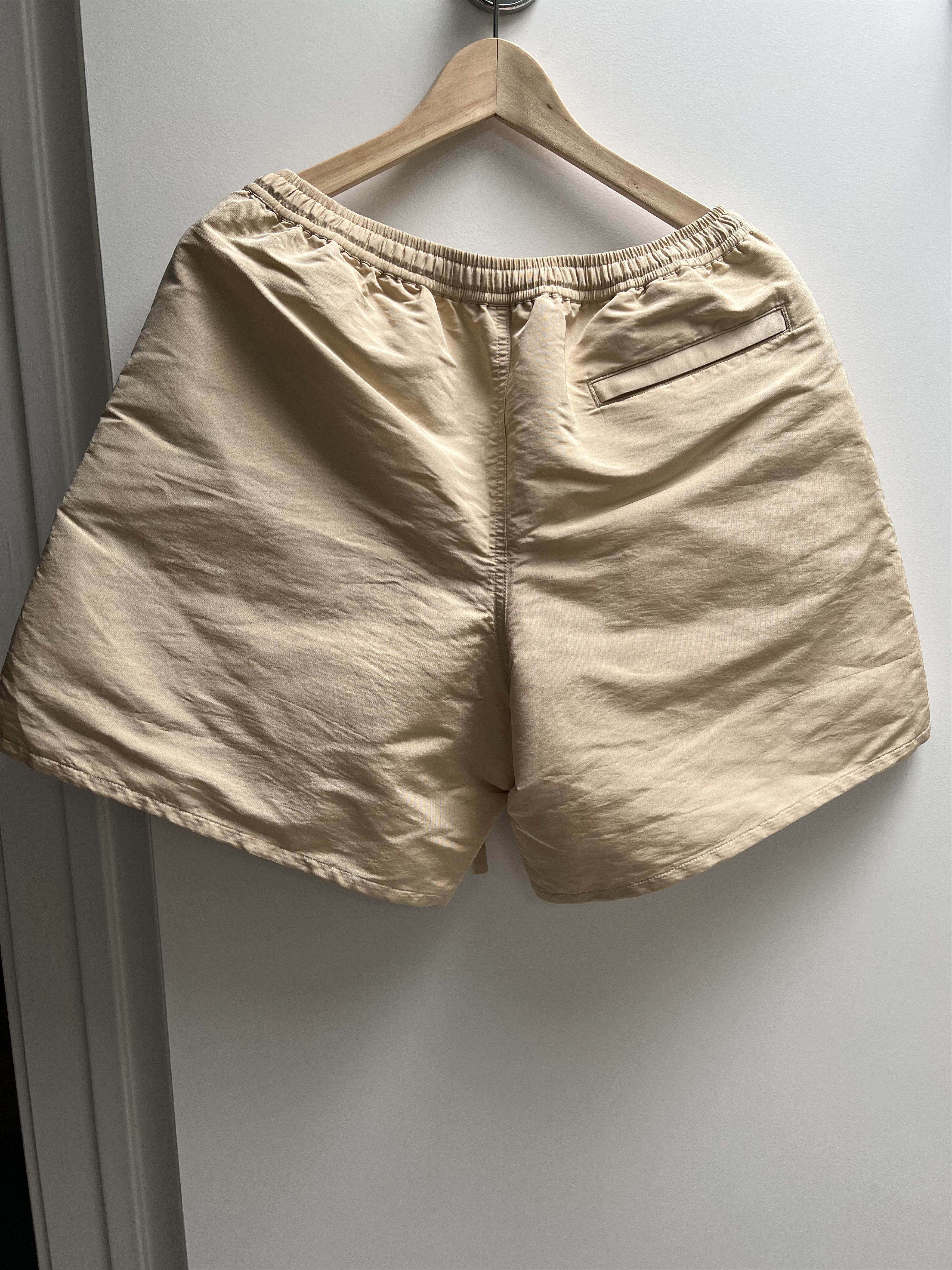 Acne Studios Taffeta Shorts Sand Beige. Size M. Size US 32 / EU 48 - 2 Thumbnail