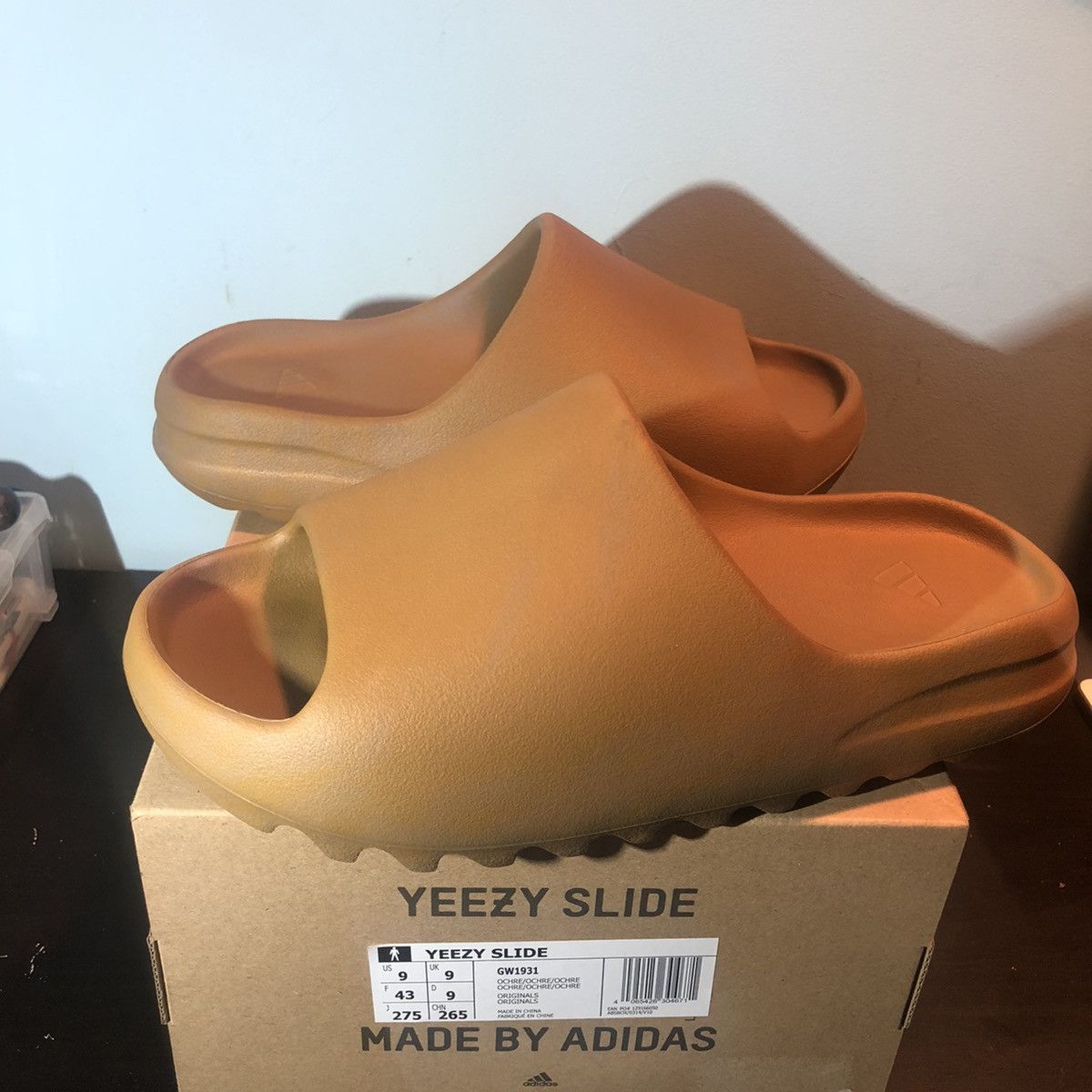 Adida shops Yeezy slides size EU 43/UK 9