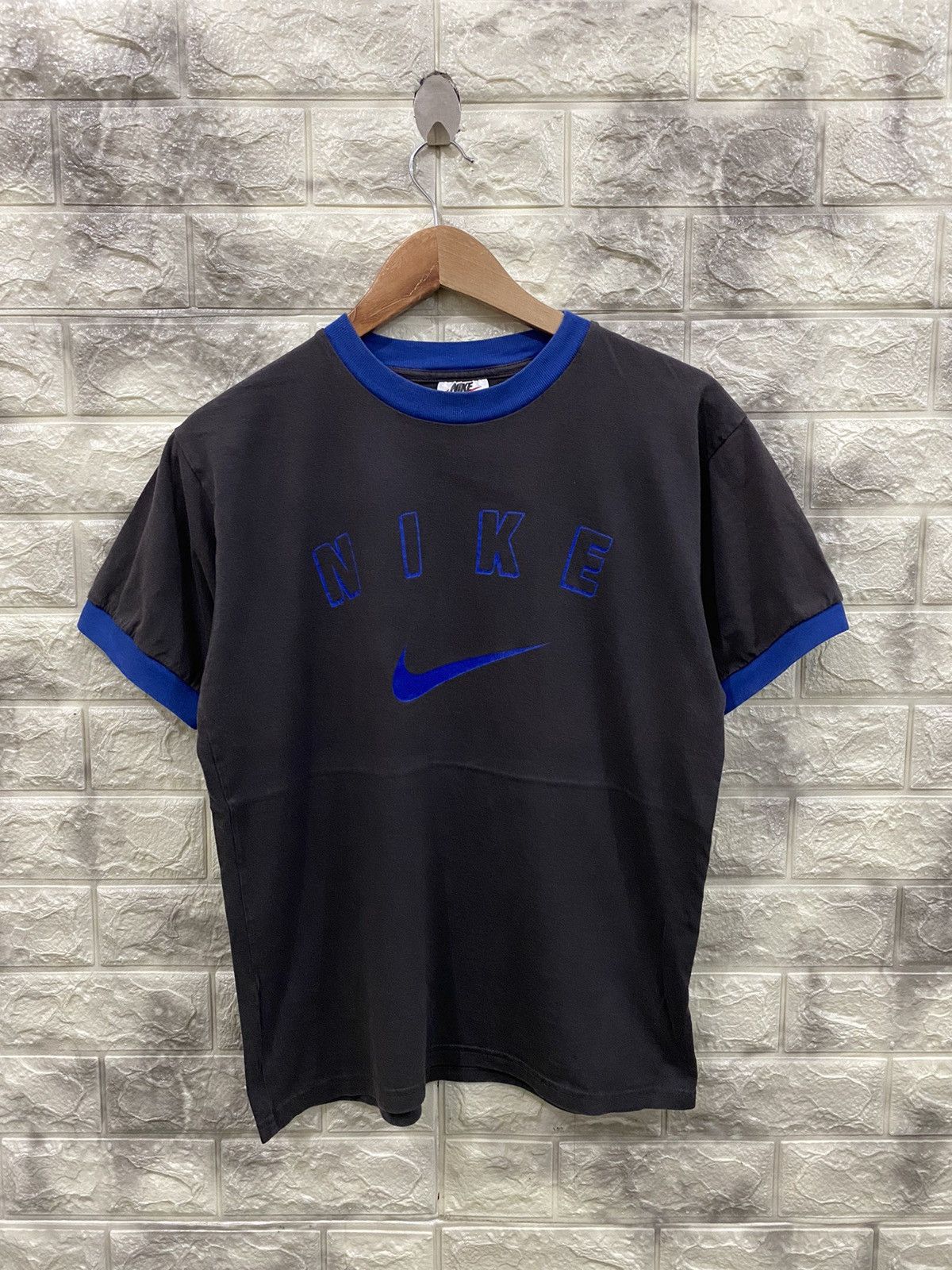 Nike × Vintage Vintage 90’s Nike Big Logo T Shirt Size US L / EU 52-54 / 3 - 1 Thumbnail