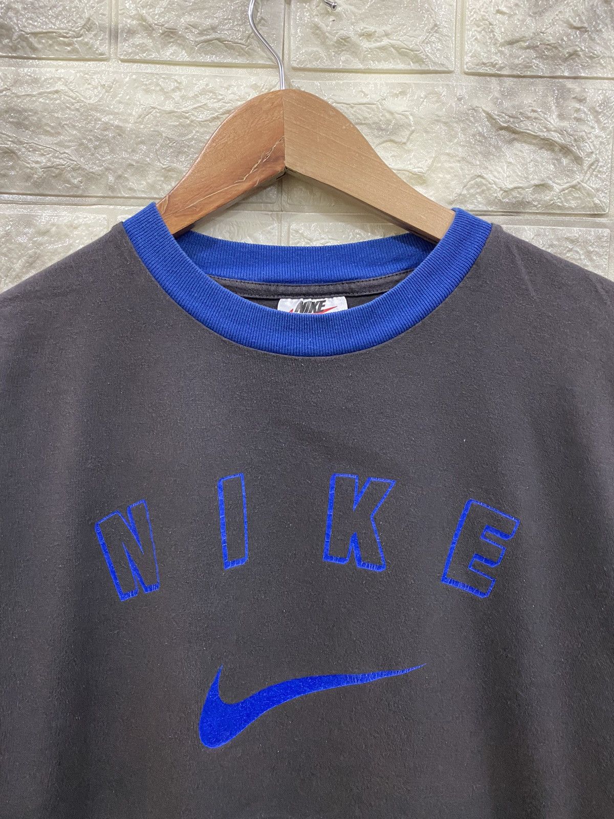 Nike × Vintage Vintage 90’s Nike Big Logo T Shirt Size US L / EU 52-54 / 3 - 3 Thumbnail
