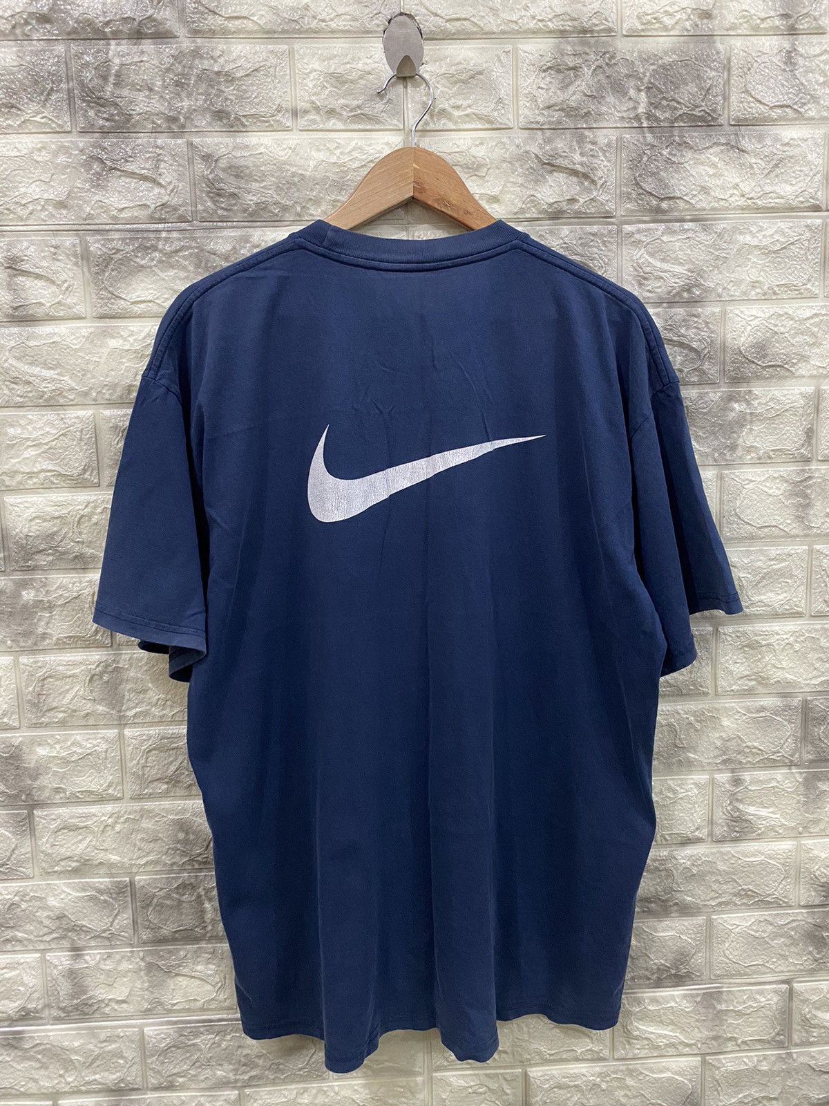 Nike × Vintage Vintage 90’s Nike Big Logo T-Shirt Size US L / EU 52-54 / 3 - 2 Thumbnail