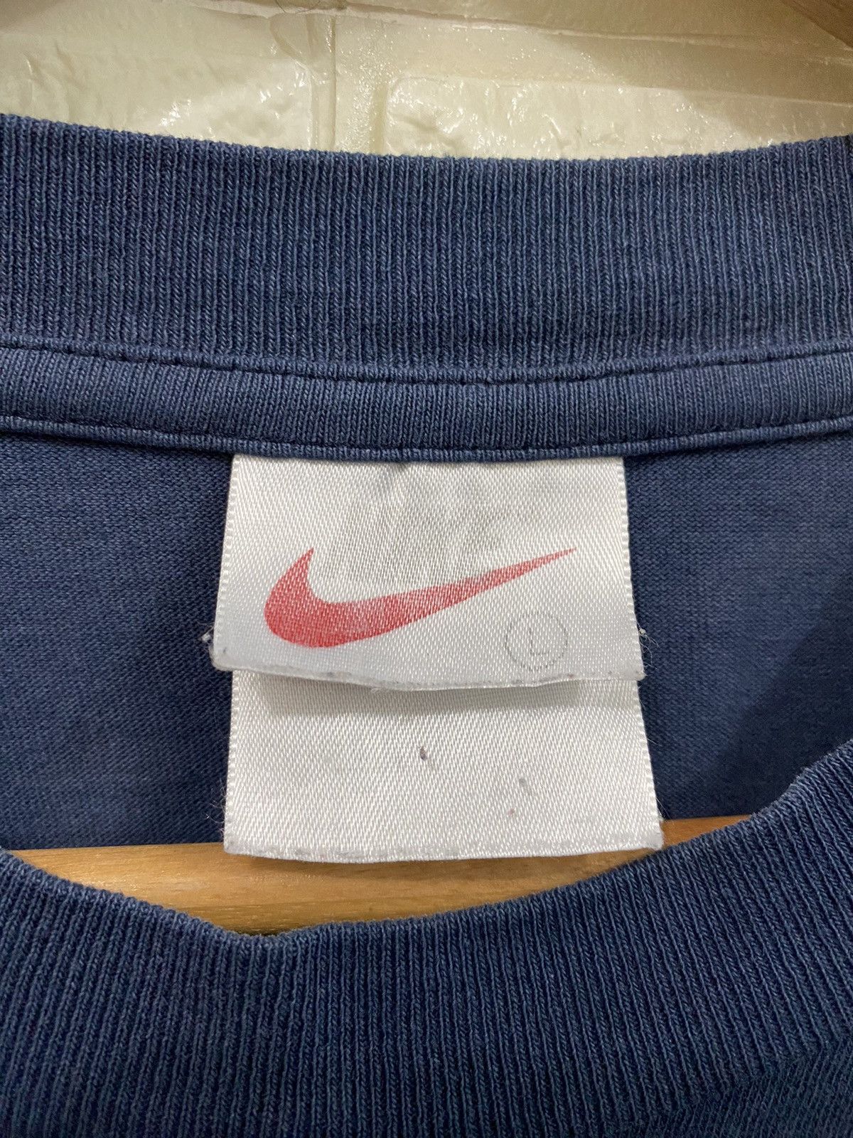 Nike × Vintage Vintage 90’s Nike Big Logo T-Shirt Size US L / EU 52-54 / 3 - 5 Thumbnail