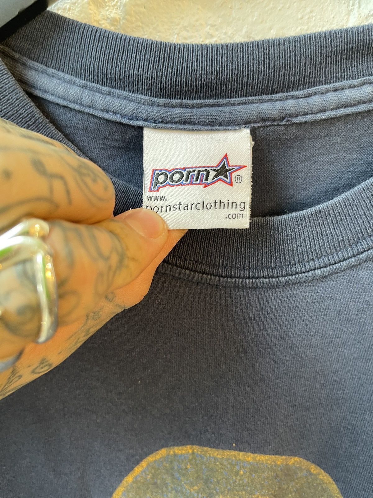 Vintage 90s PORNSTAR BRAND PORN SHIRT Sanskrit Size US L / EU 52-54 / 3 - 3 Thumbnail