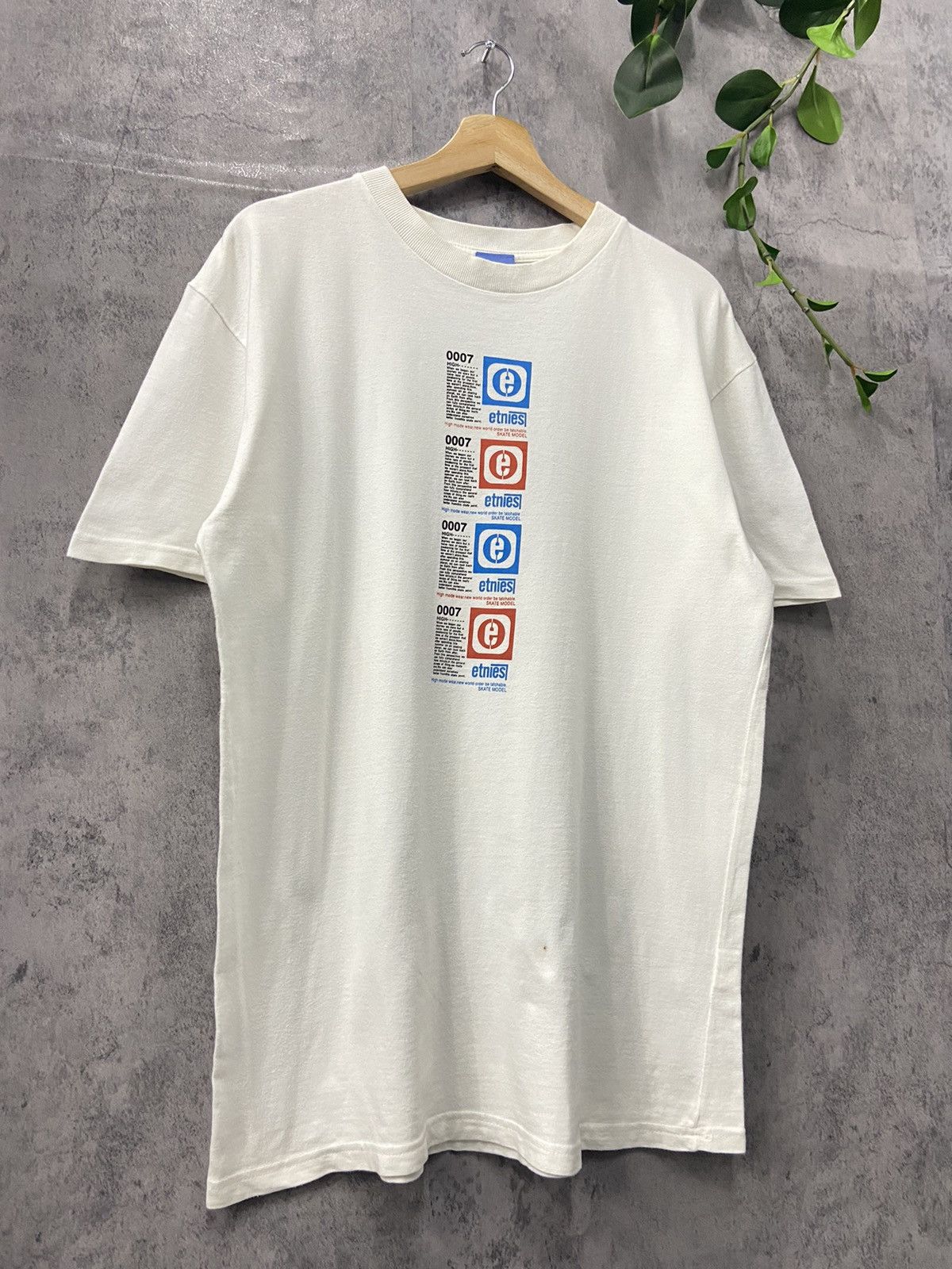 Etnies × Vintage Vintage 90’s Etnies Skateboarding Tshirt Size US L / EU 52-54 / 3 - 4 Thumbnail