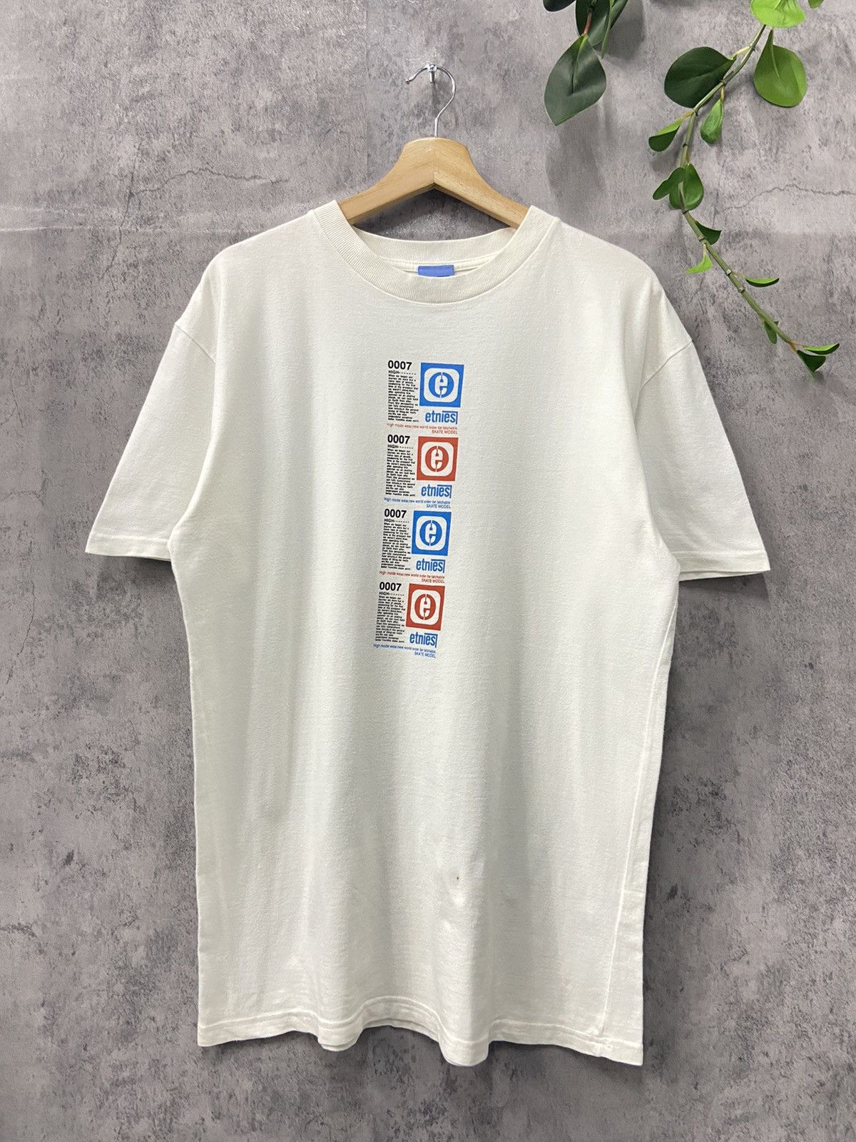 ETNIES Tシャツ 90's MADE IN USA Vintage Etnies T-shirt Retro Skateboarding Footwear Company