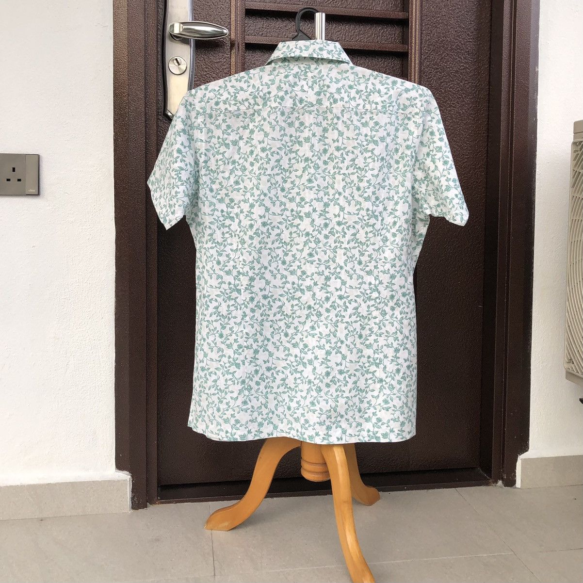 Burberry Authentic Burberry London Floral Print Checked Short Sleeve Size US L / EU 52-54 / 3 - 14 Thumbnail