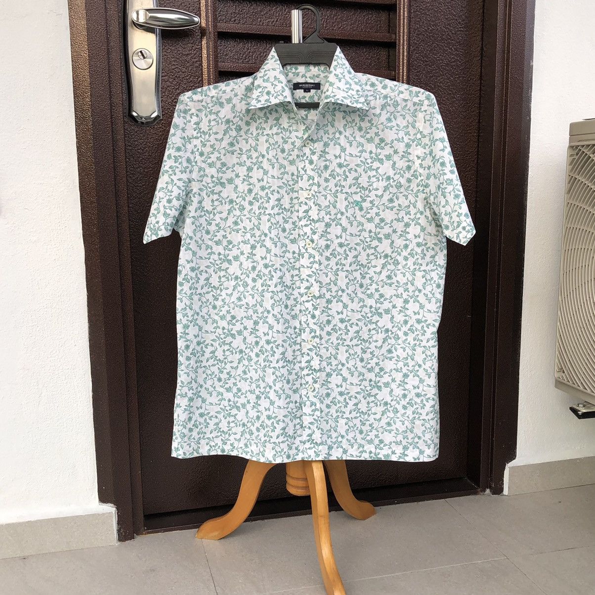 Burberry Authentic Burberry London Floral Print Checked Short Sleeve Size US L / EU 52-54 / 3 - 13 Thumbnail