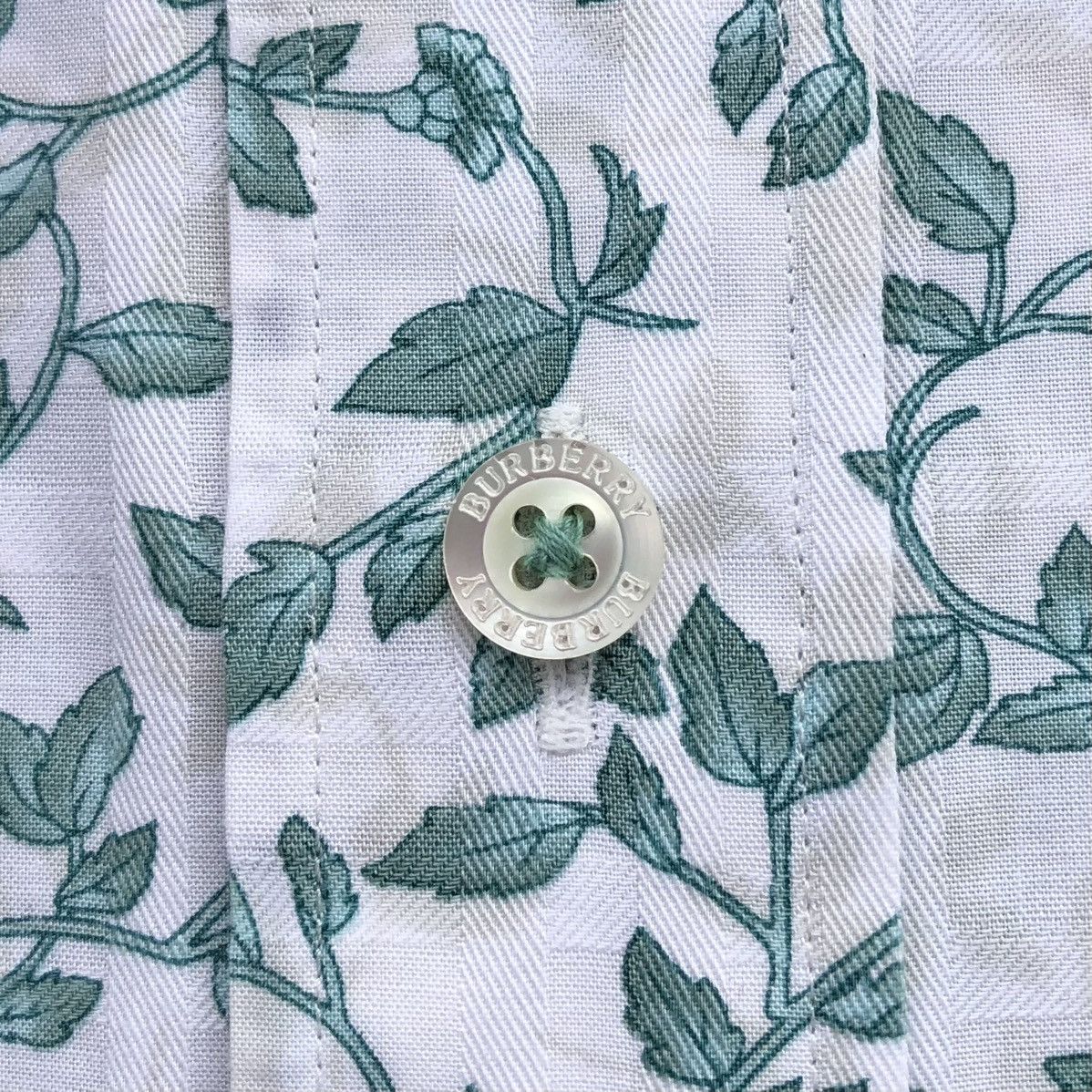 Burberry Authentic Burberry London Floral Print Checked Short Sleeve Size US L / EU 52-54 / 3 - 10 Thumbnail