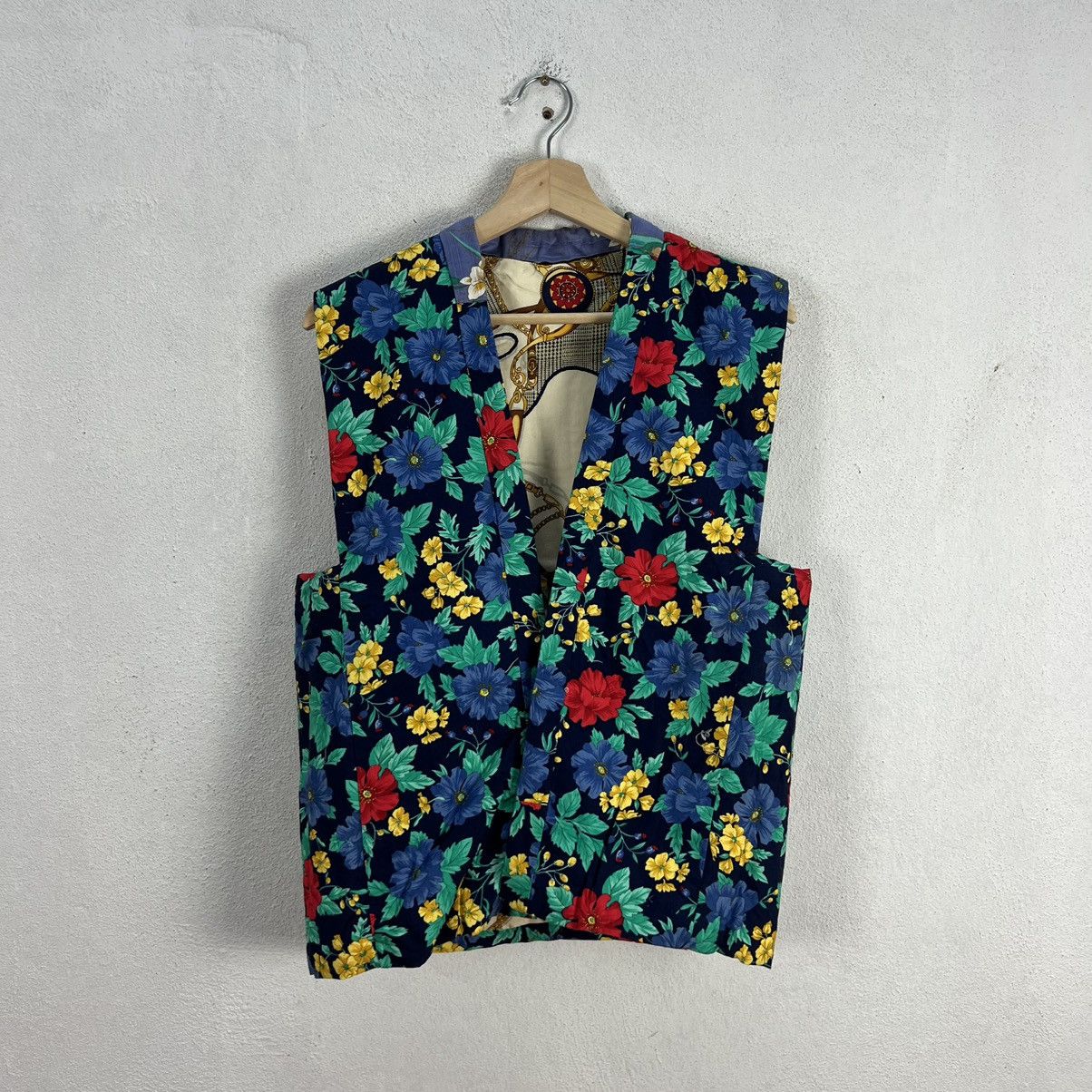 Art Comes First VINTAGE REVERSIBLE VEST TOP COLOURFUL DESIGN HERMES STYLE Size US M / EU 48-50 / 2 - 8 Thumbnail