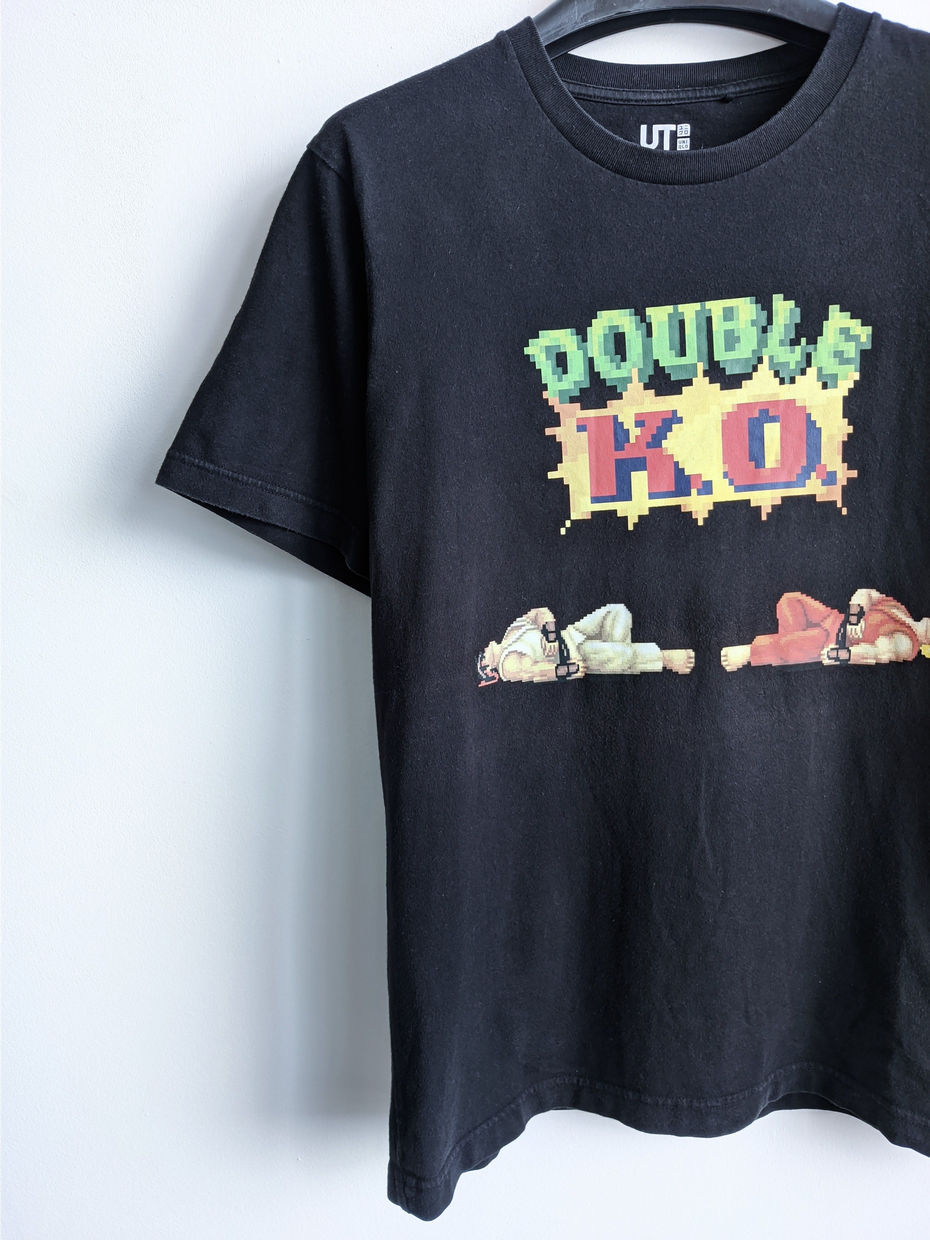 Uniqlo Uniqlo Capcom tshirt big logo Size US M / EU 48-50 / 2 - 5 Thumbnail