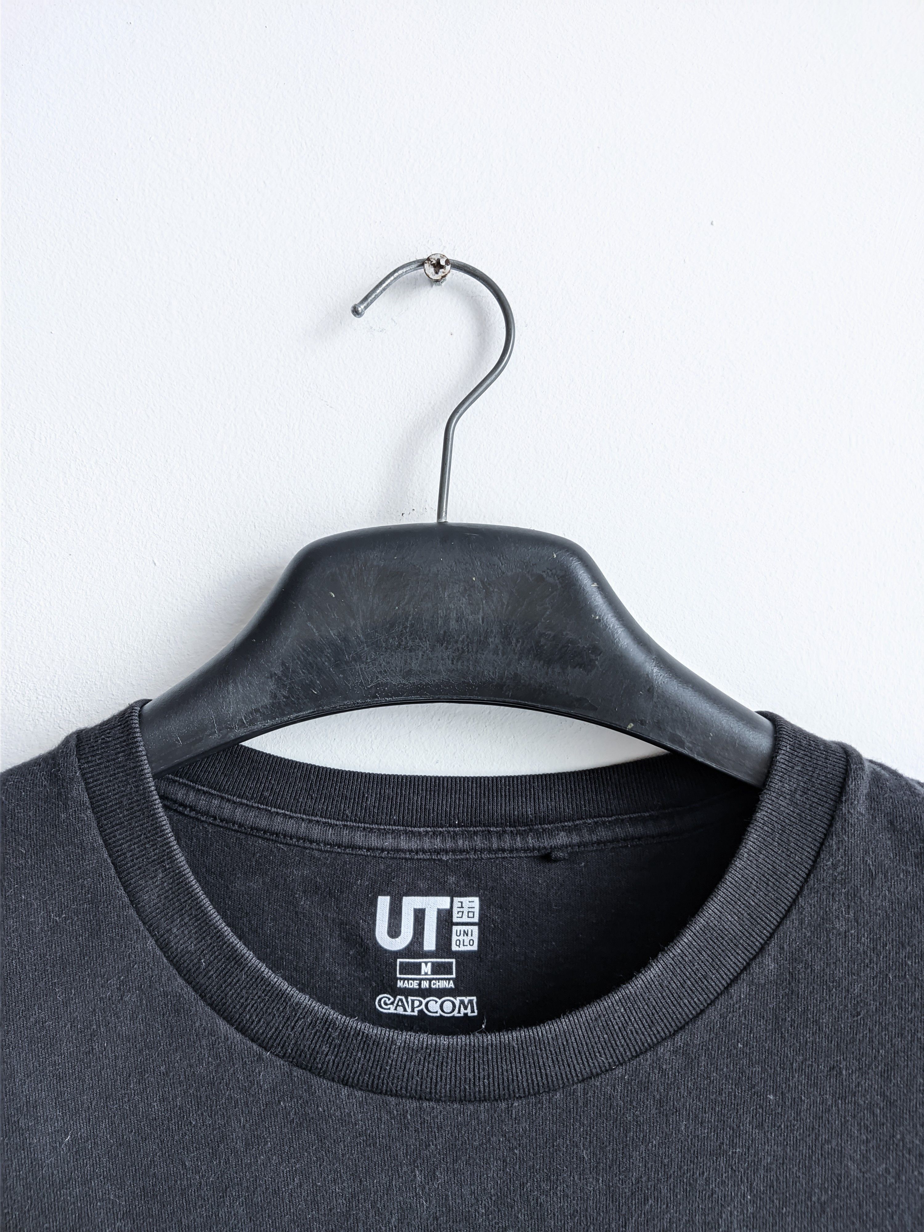 Uniqlo Uniqlo Capcom tshirt big logo Size US M / EU 48-50 / 2 - 3 Thumbnail