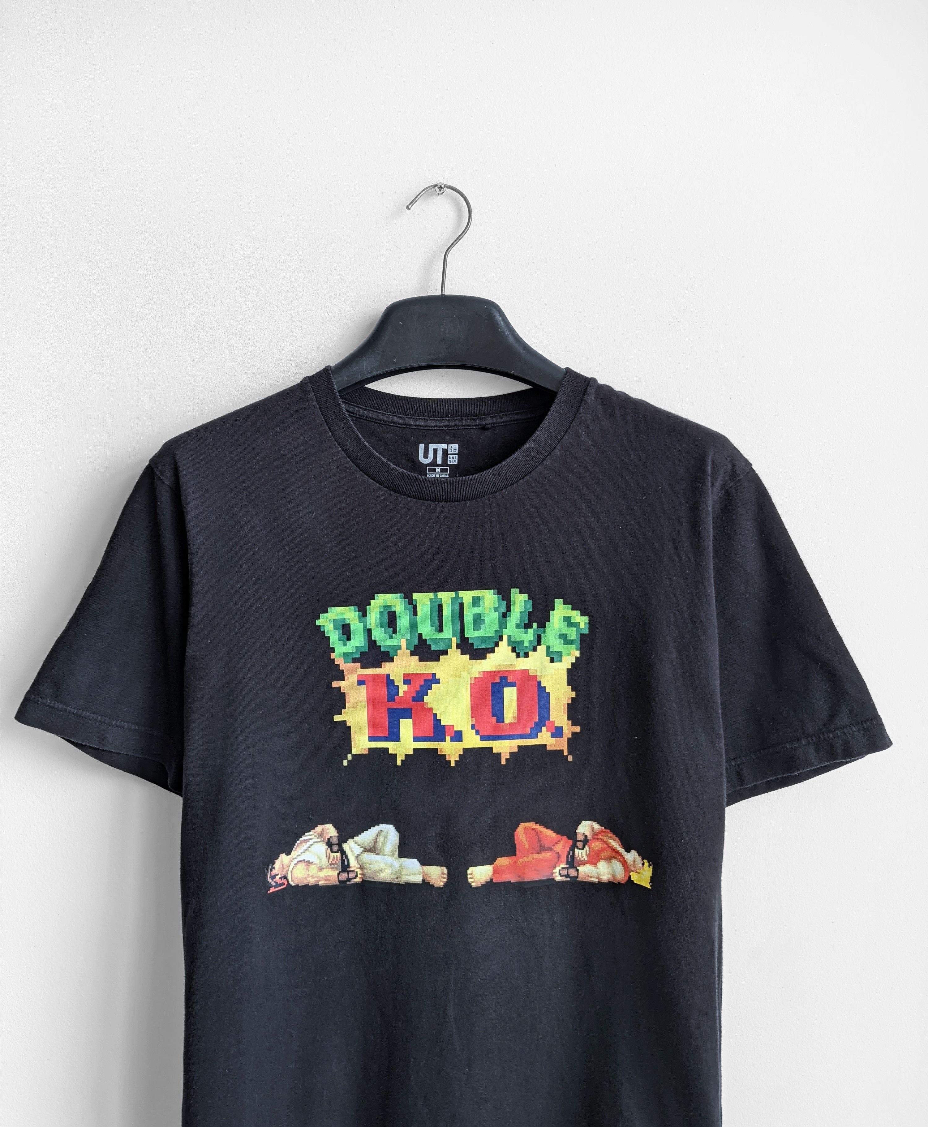 Uniqlo Uniqlo Capcom tshirt big logo Size US M / EU 48-50 / 2 - 1 Thumbnail