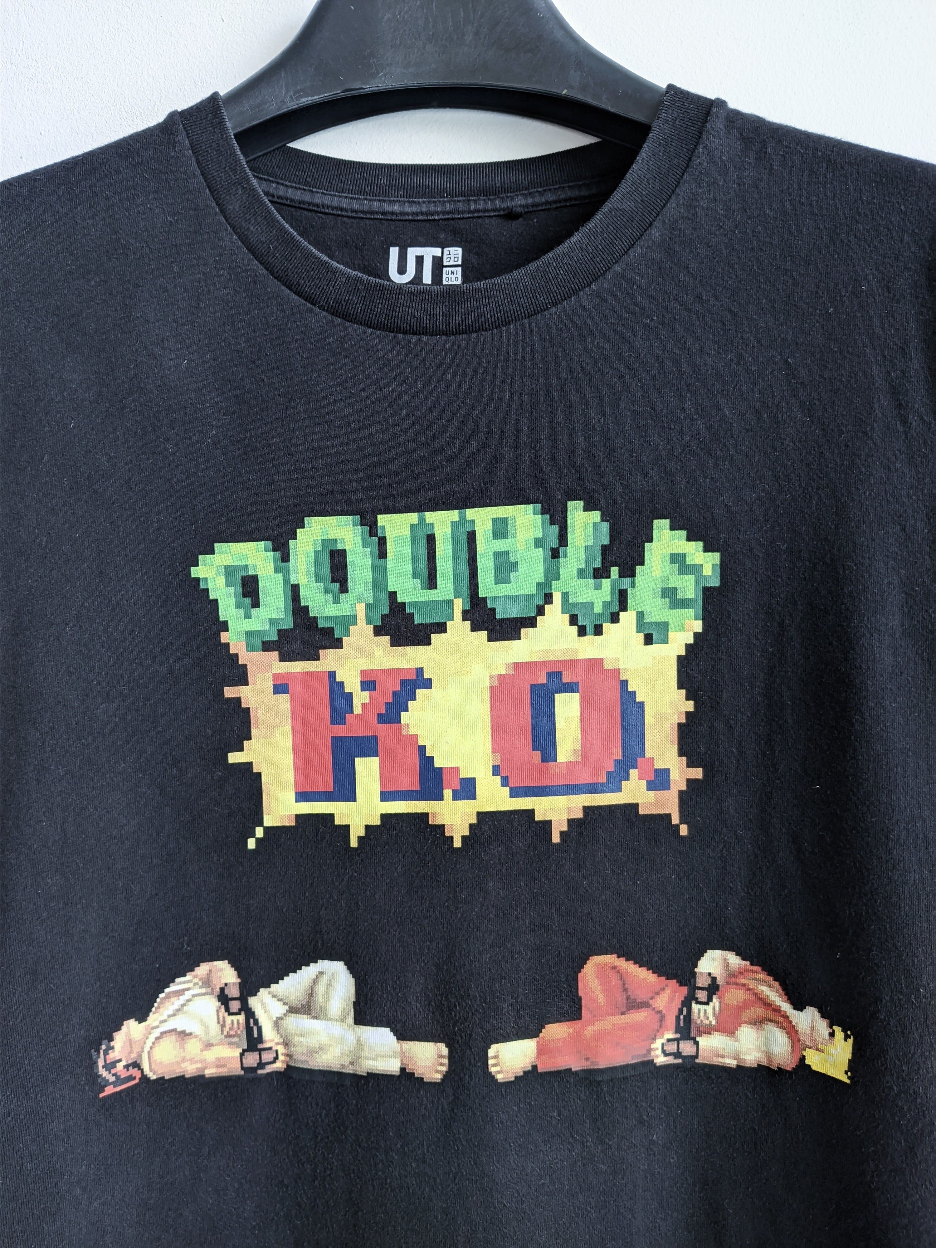 Uniqlo Uniqlo Capcom tshirt big logo Size US M / EU 48-50 / 2 - 4 Thumbnail