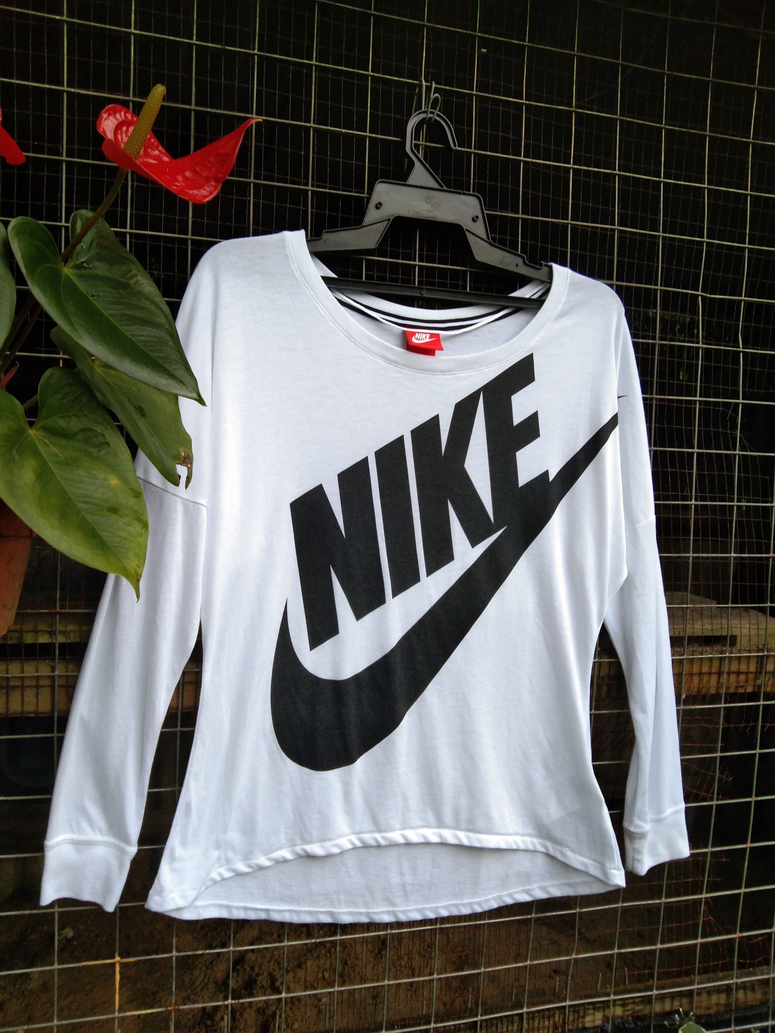 Nike NIKE BIG LOGO LONG SLEEVE SHIRT Size L / US 10 / IT 46 - 1 Thumbnail