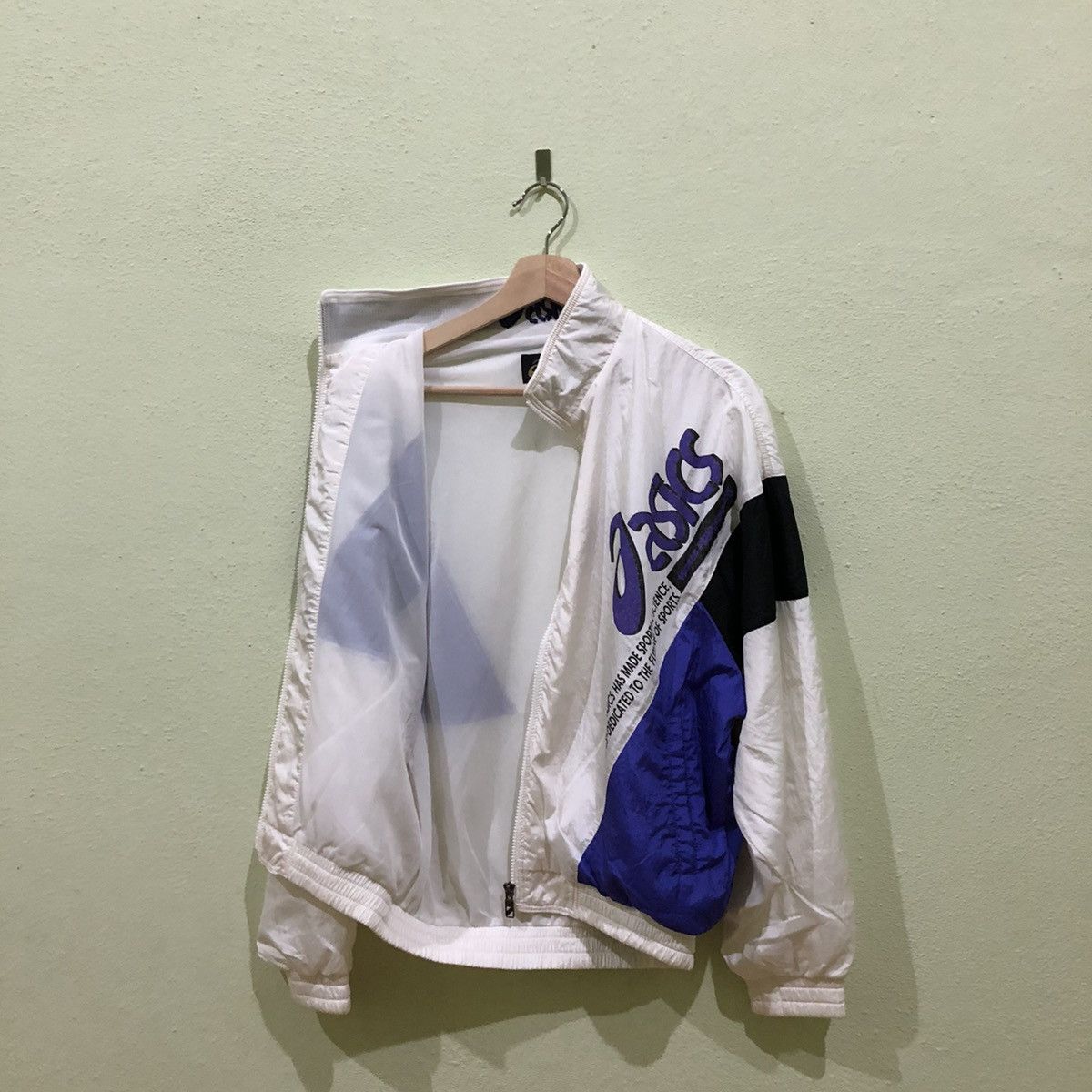 Asics Vintage Asics Big Logo Windbreaker Size US L / EU 52-54 / 3 - 13 Thumbnail