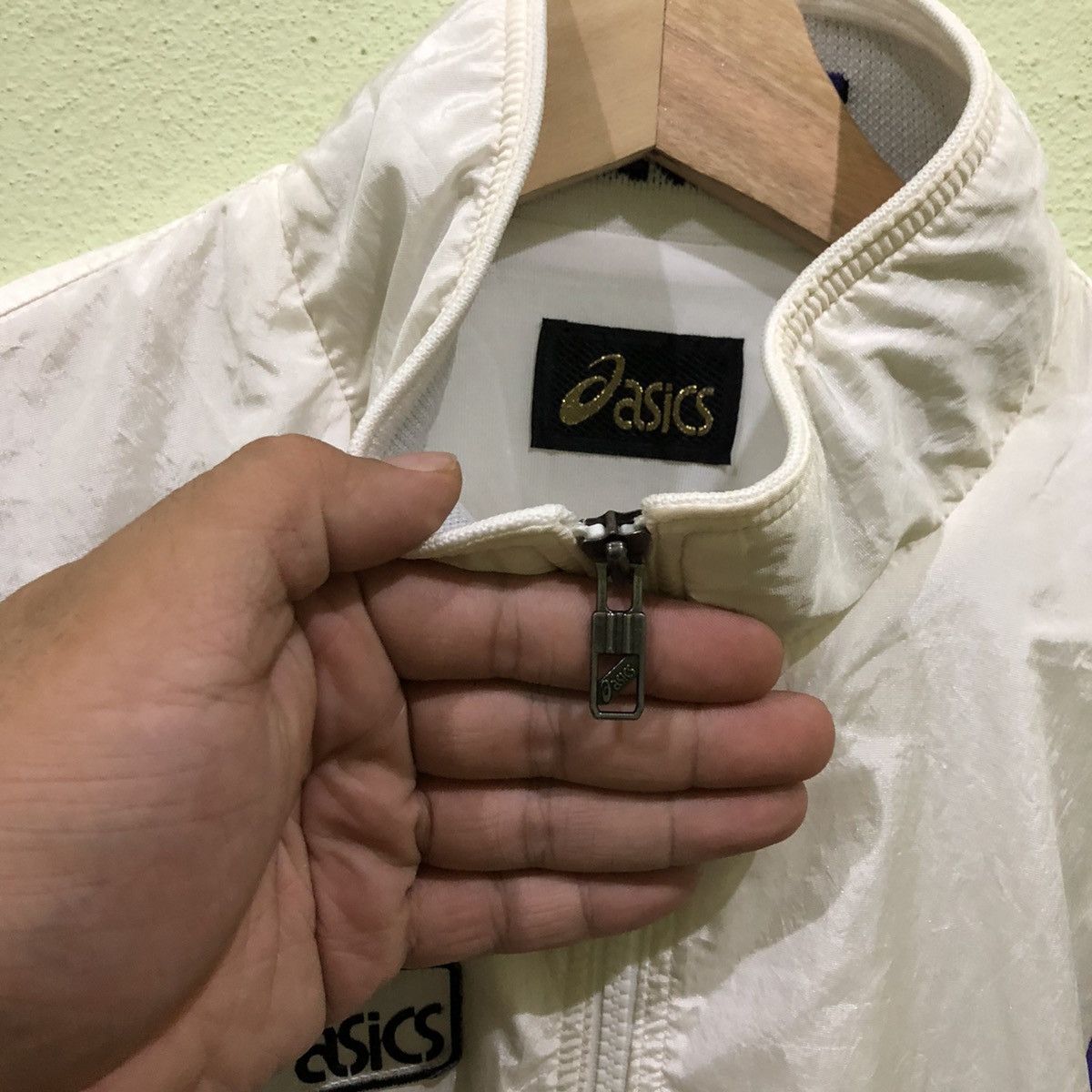 Asics Vintage Asics Big Logo Windbreaker Size US L / EU 52-54 / 3 - 7 Thumbnail