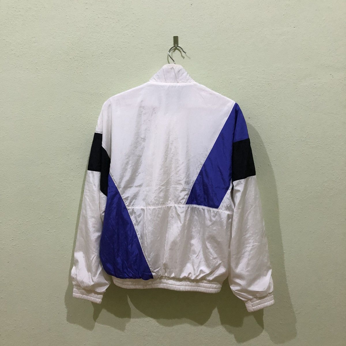 Asics Vintage Asics Big Logo Windbreaker Size US L / EU 52-54 / 3 - 8 Thumbnail