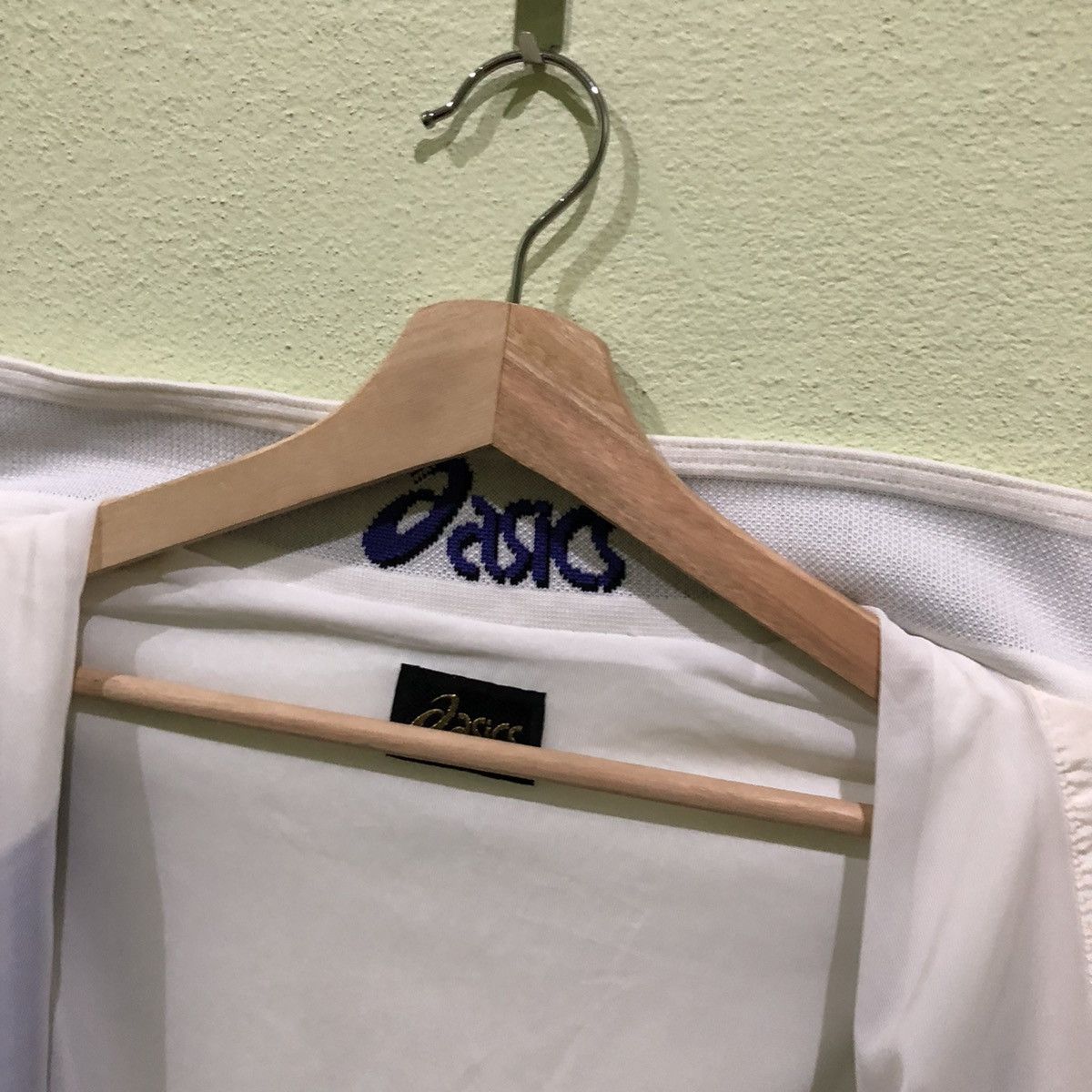 Asics Vintage Asics Big Logo Windbreaker Size US L / EU 52-54 / 3 - 10 Thumbnail