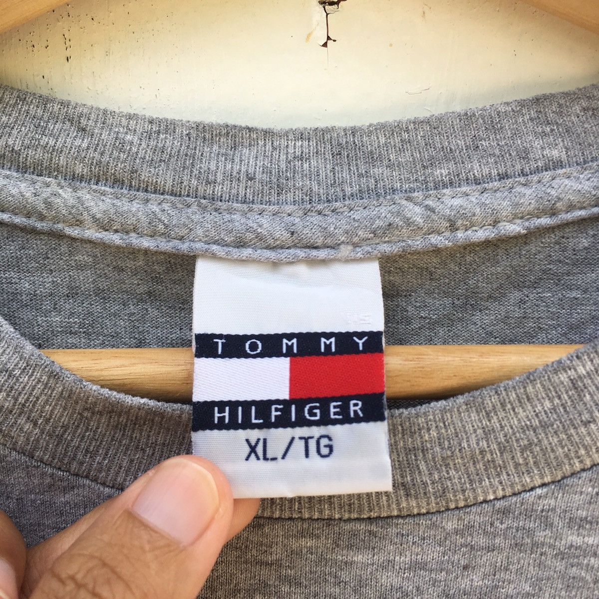 Tommy Hilfiger Vintage Tommy Hilfiger Big Spellout Tshirt Size US M / EU 48-50 / 2 - 12 Thumbnail