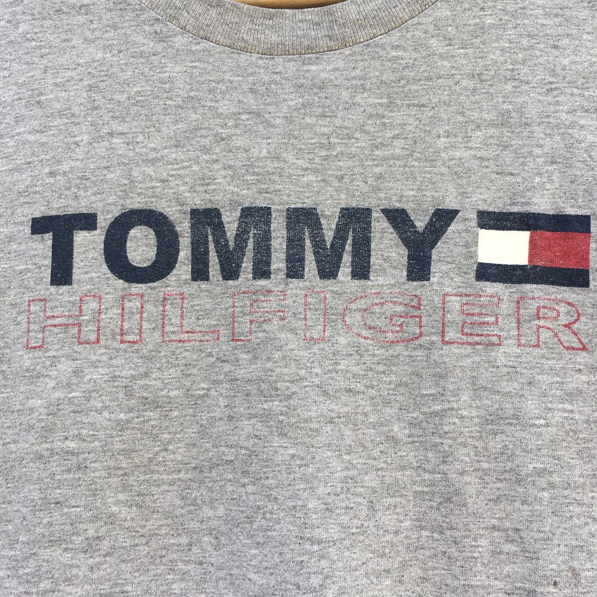 Tommy Hilfiger Vintage Tommy Hilfiger Big Spellout Tshirt Size US M / EU 48-50 / 2 - 11 Thumbnail